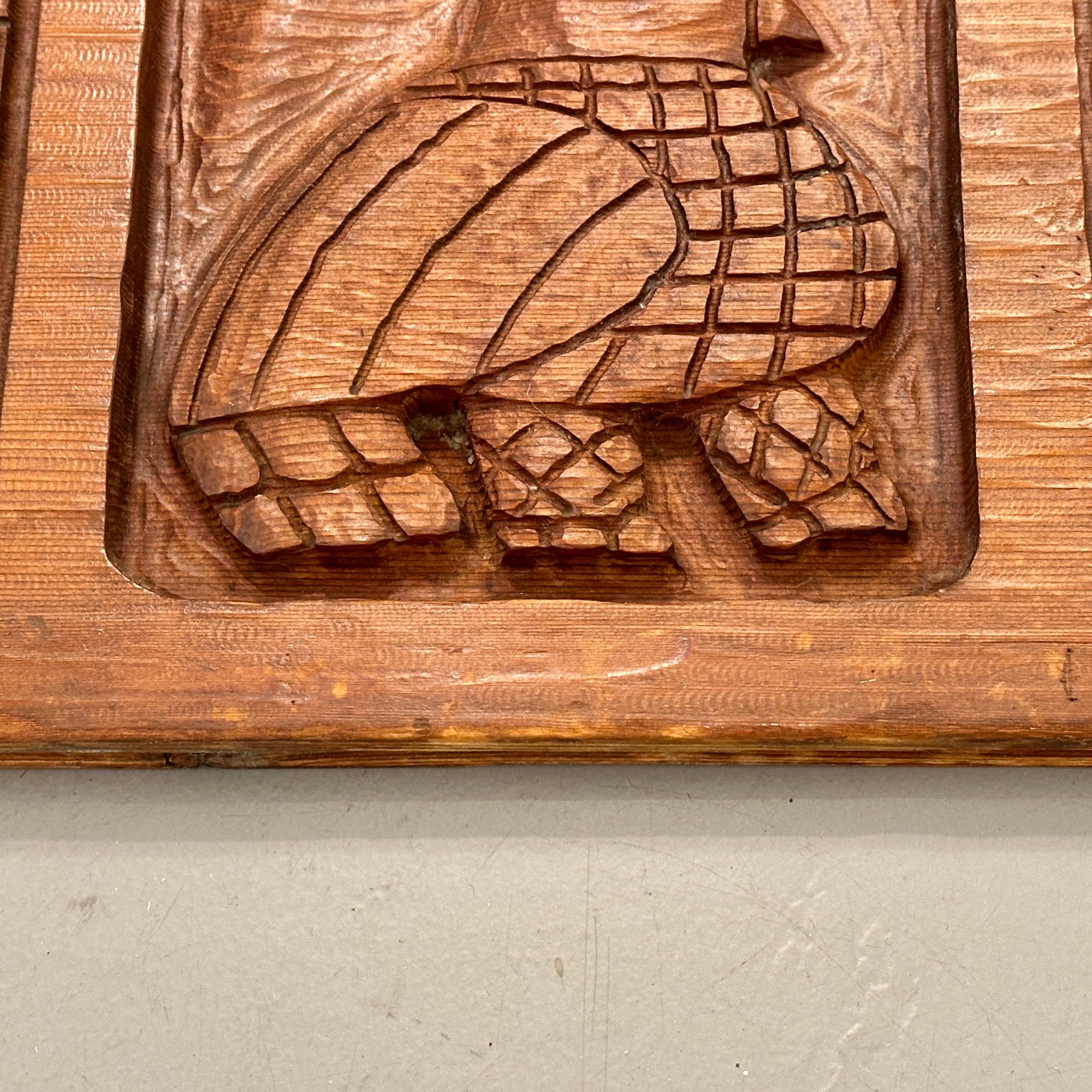 Panel de madera roja tallada de Evelyn Ackerman para Panelcarve, hacia la década de 1950 en venta 1
