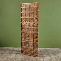 Panel tallado en madera a gran escala de Evelyn Ackerman para Era Industries