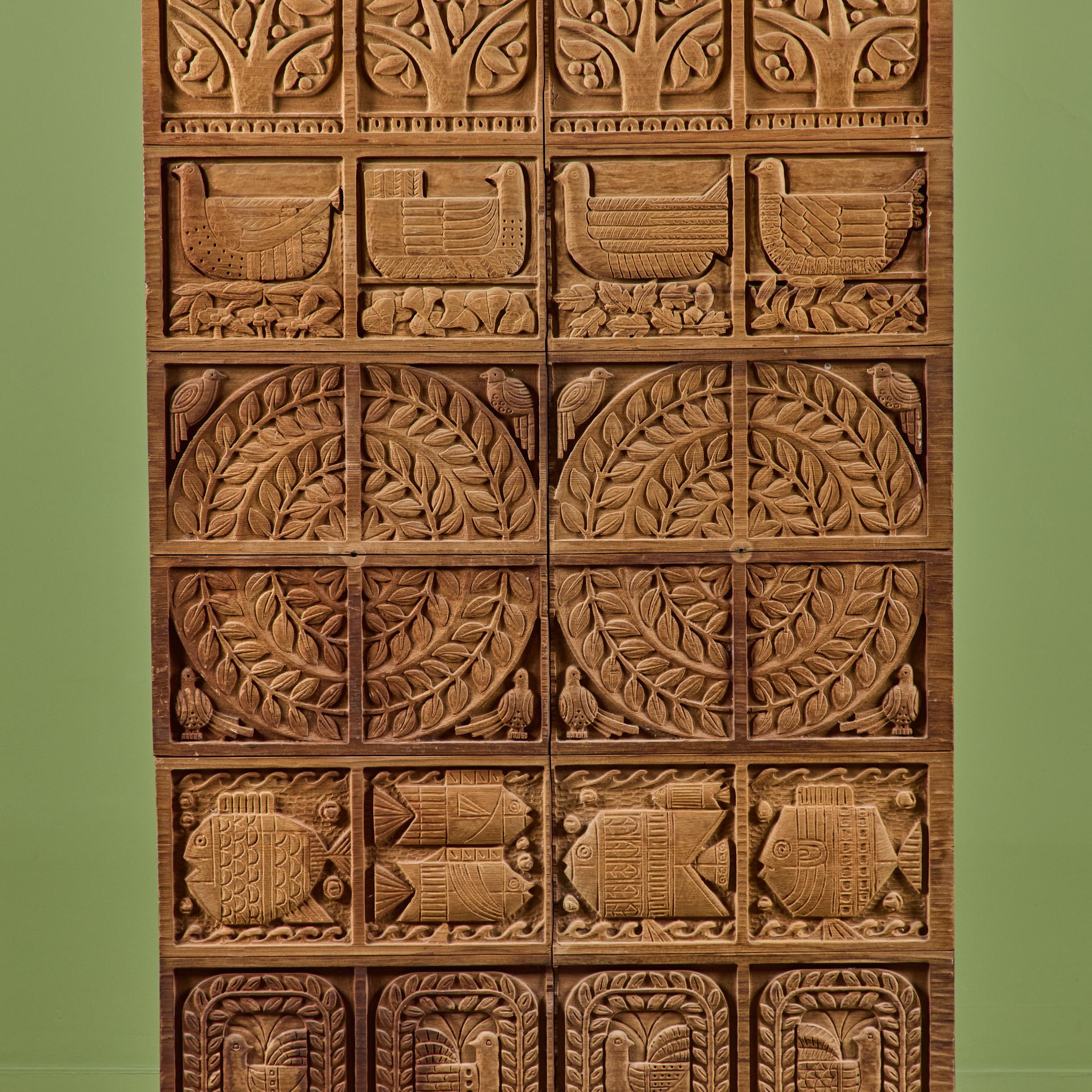 Panel tallado en madera a gran escala de Evelyn Ackerman para Era Industries en Bueno estado para la venta en Los Angeles, CA