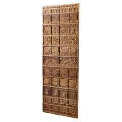 Panel tallado en madera a gran escala de Evelyn Ackerman para Era Industries