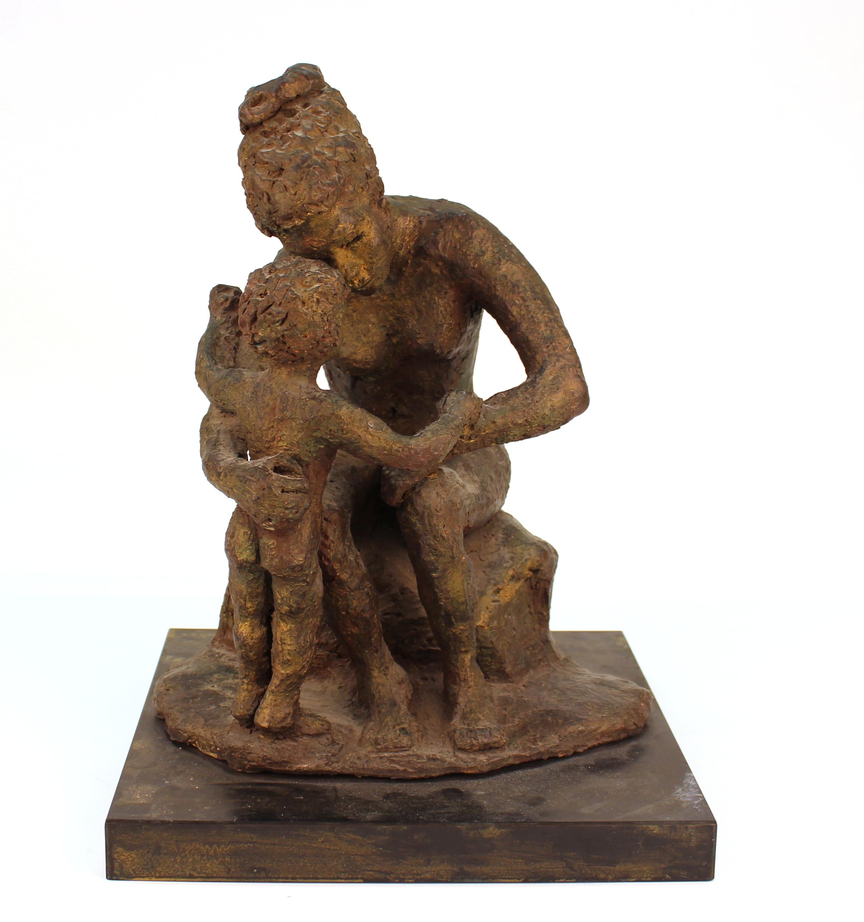 Evelyn Morgenbesser (1920-2017) Mid-Century Modern sculpture of a mother and child, signed on the back. In good vintage condition with age-appropriate patina.