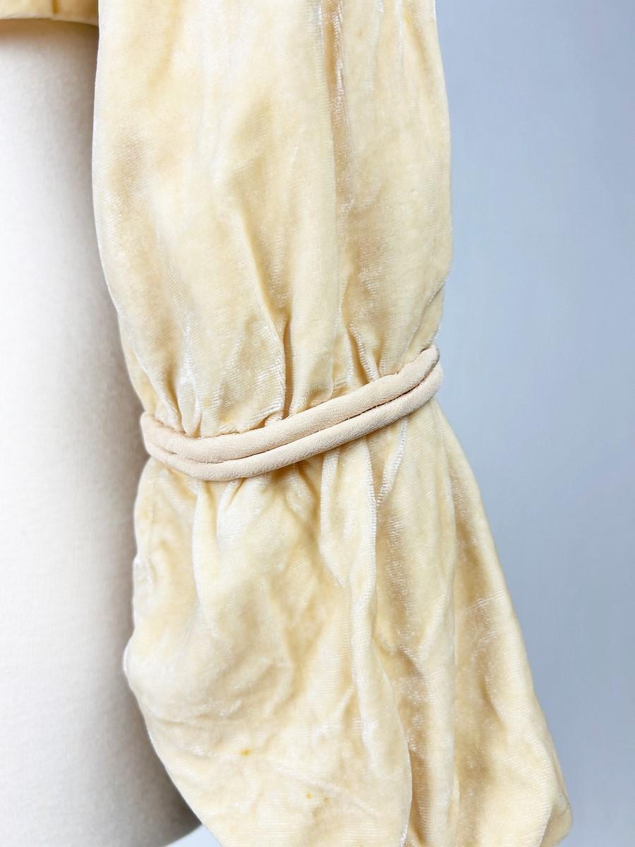 Evening bolero in eggshell velvet - France Circa 1930 For Sale 7