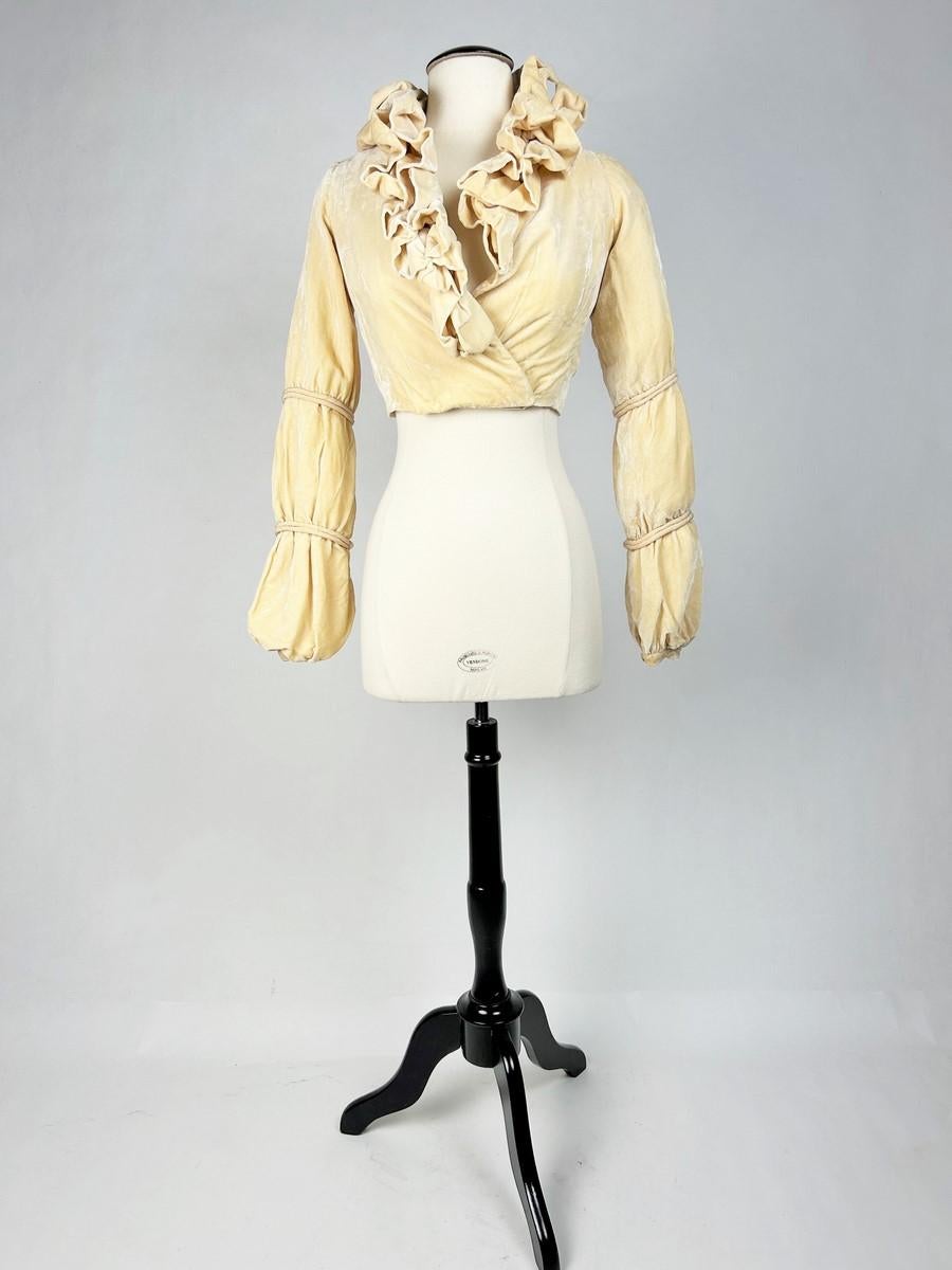 Evening bolero in eggshell velvet - France Circa 1930 In Good Condition For Sale In Toulon, FR