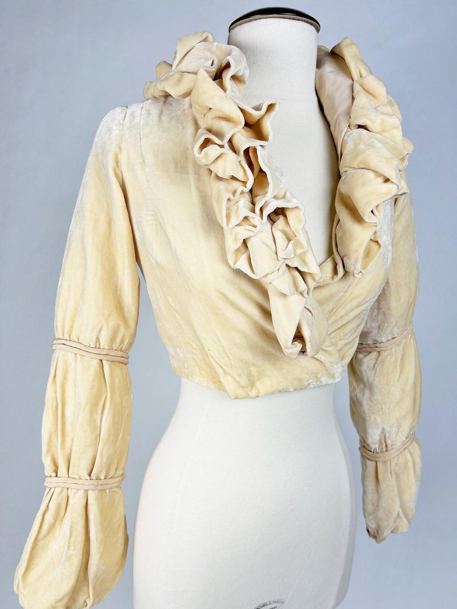 Women's Evening bolero in eggshell velvet - France Circa 1930 For Sale