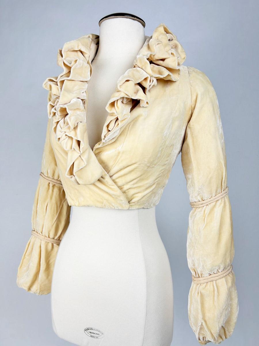 Evening bolero in eggshell velvet - France Circa 1930 For Sale 3