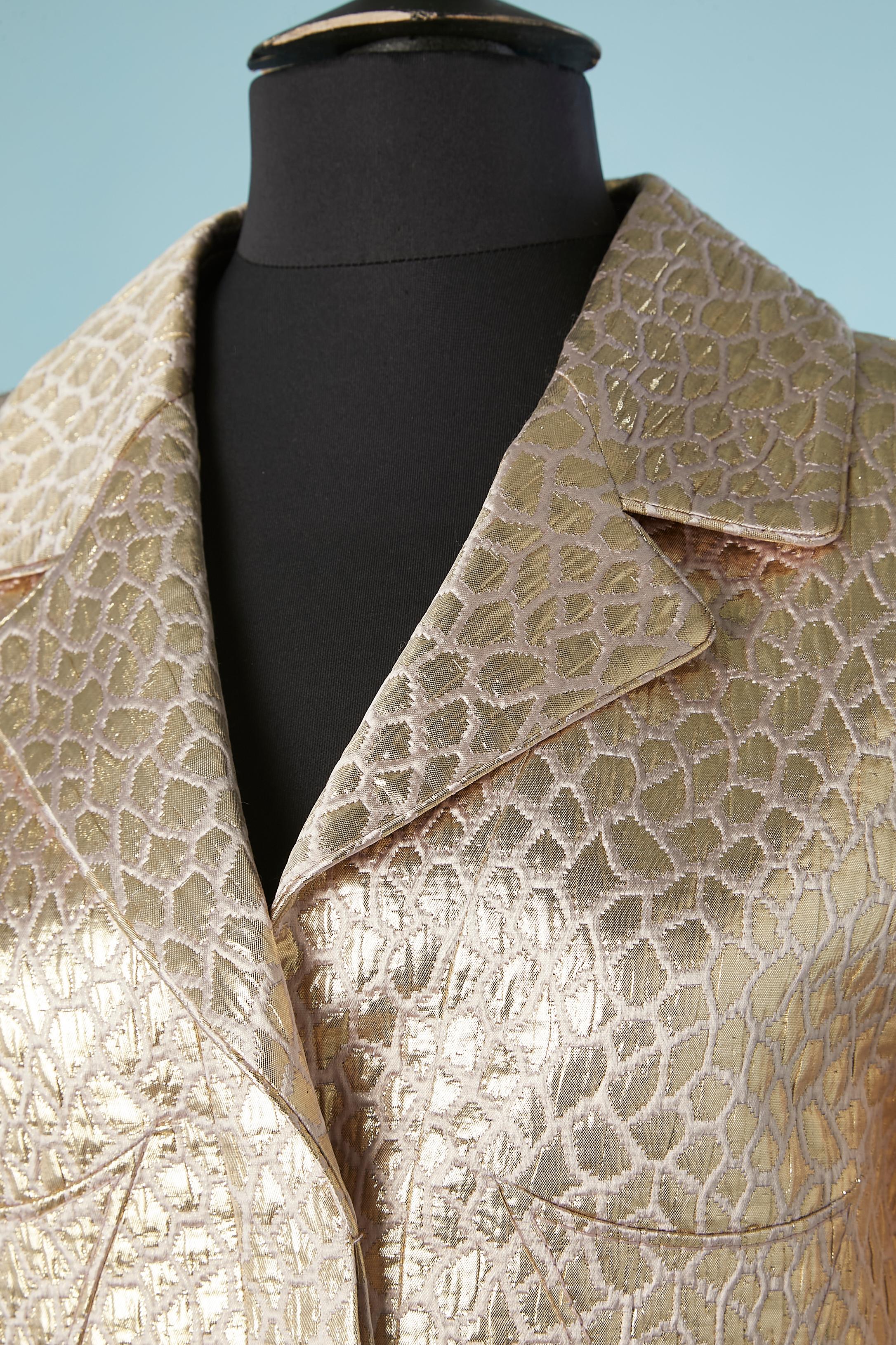 Evening brocade single- breasted  jacket . Fabric composition: 50% silk 30% acrilyc, 20% polyester.
Lining: 100% polyester 
New with tag. 2 extras buttons provided.
SIZE 6