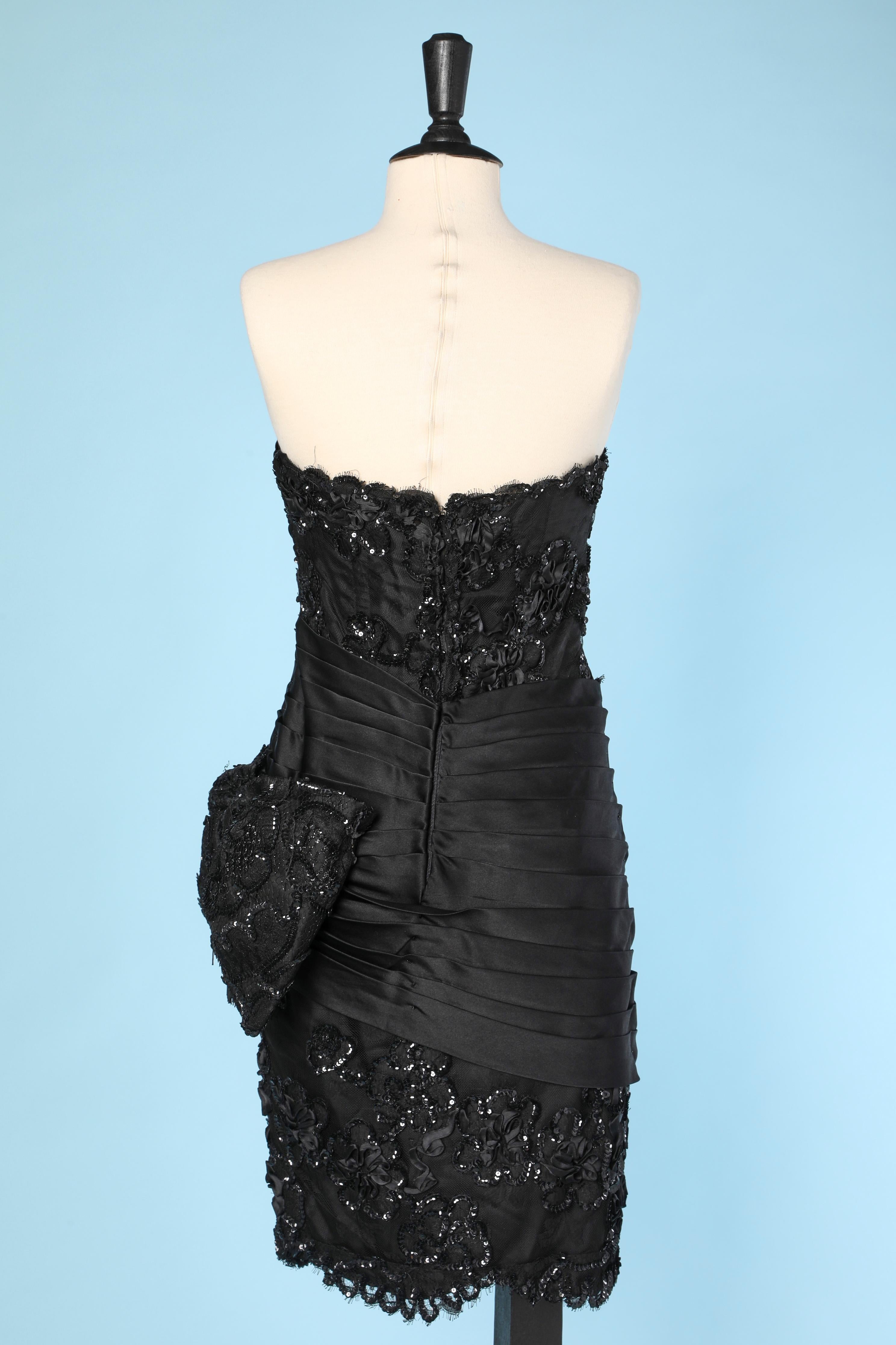 Evening bustier dress in black satin and embroidered lace Pénélope Zagora  In Excellent Condition For Sale In Saint-Ouen-Sur-Seine, FR
