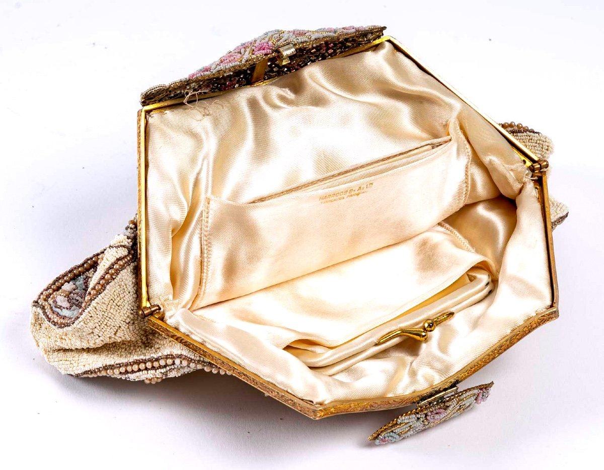 Very old champagne coloured silk evening clutch, lining in silk satin, never used, in a perfect state of conservation, entirely embroidered with gold, silver and silk thread, with a multitude of small glass beads representing floral motifs in