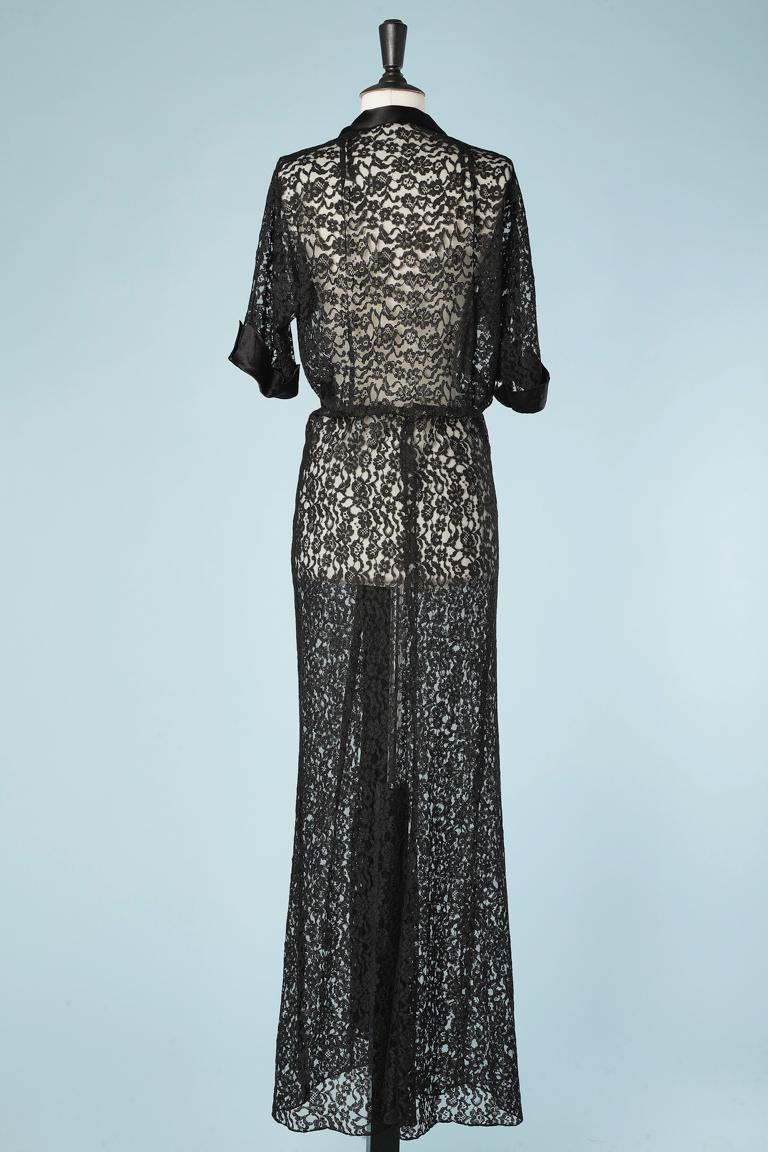 Women's Evening coat in black lace with black silk satin edge and collar Circa 1930's  For Sale