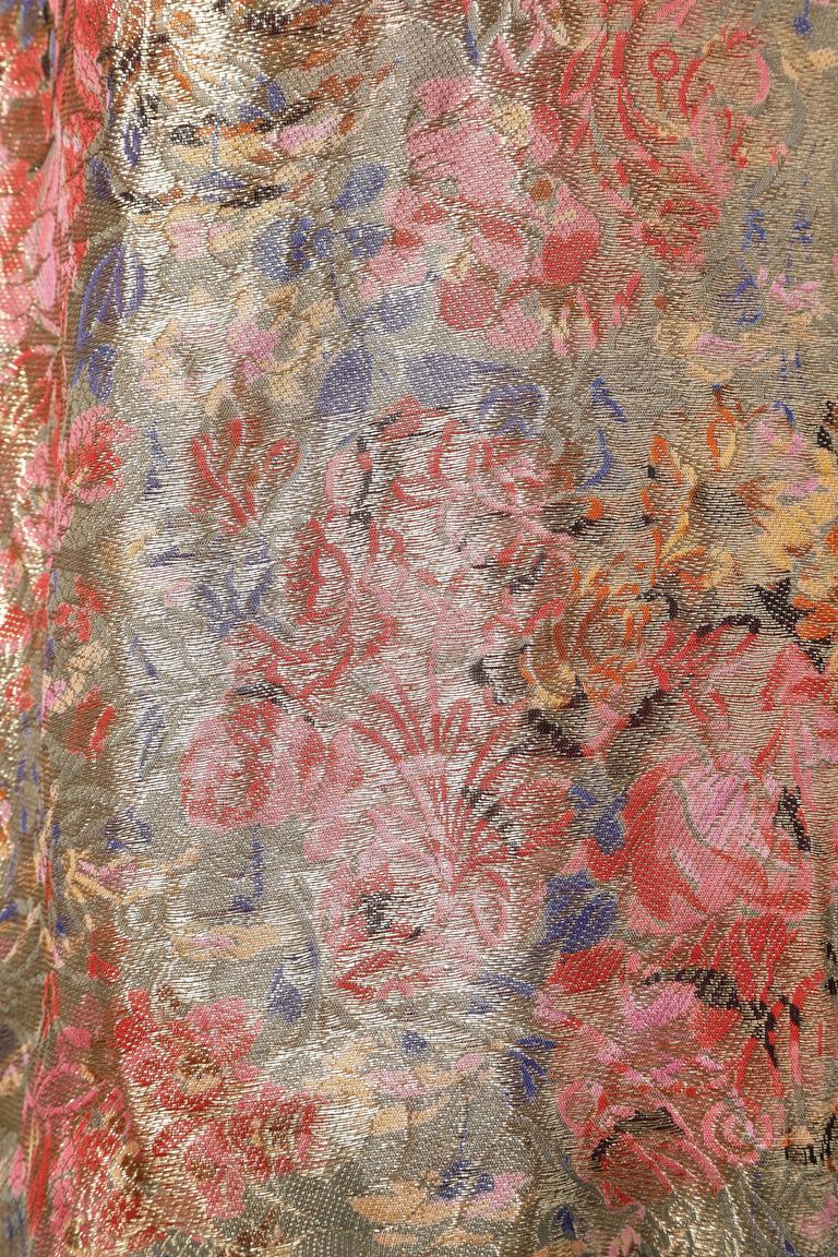 Abendmantel aus mehrfarbigem Jacquard-Seiden- Lurex aus Lyon (Frankreich)  Um 1920/30 im Angebot 1