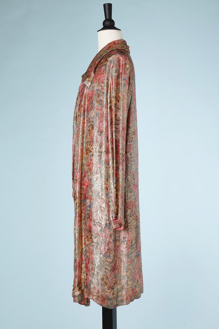 Evening coat in multicolor jacquard silk lurex from Lyon (France)  Circa 1920/30 In Good Condition For Sale In Saint-Ouen-Sur-Seine, FR