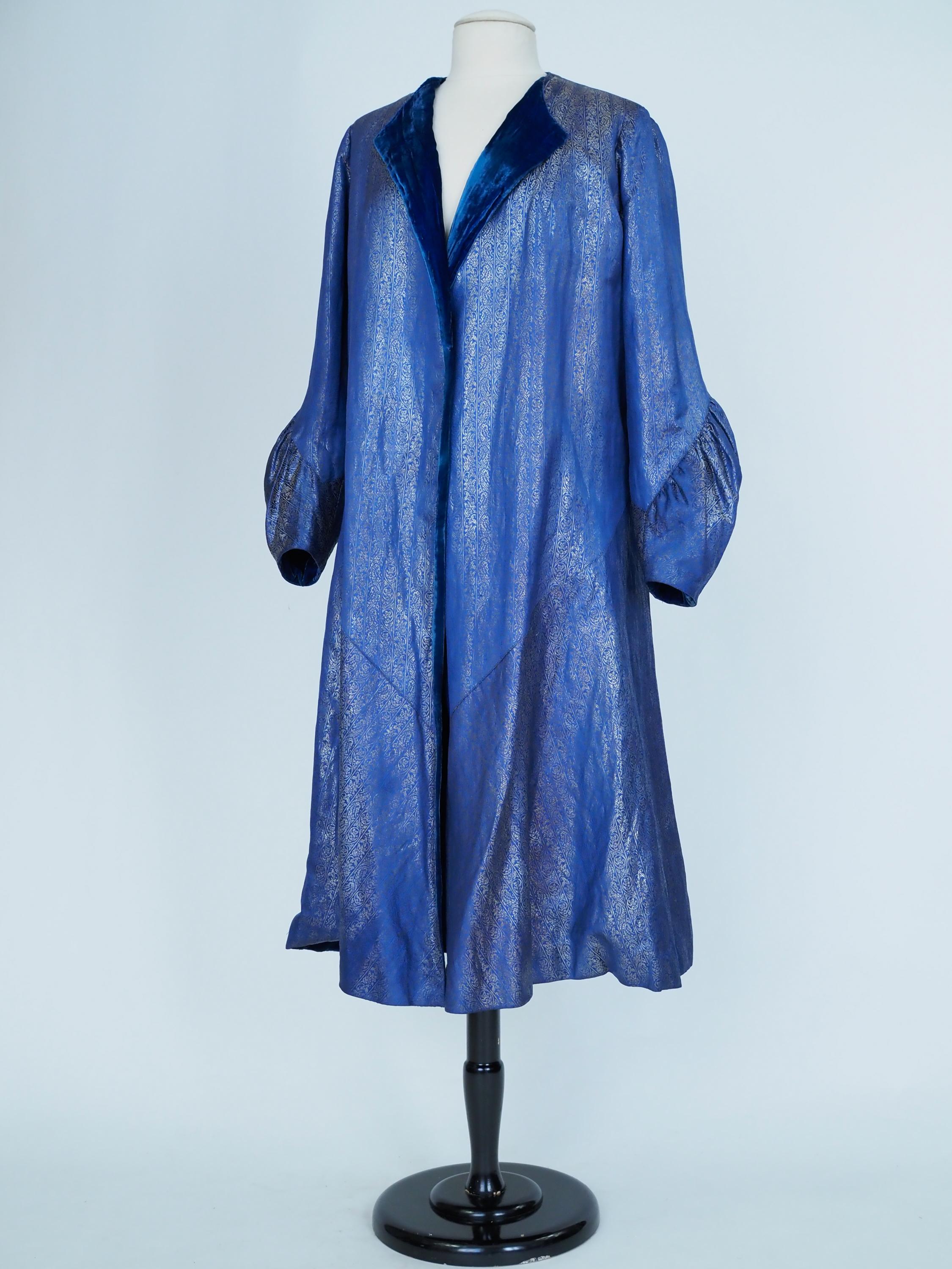 Evening Couture coat in silver lamé by Germaine Lecomte N°03871 Paris Circa 1930 For Sale 3