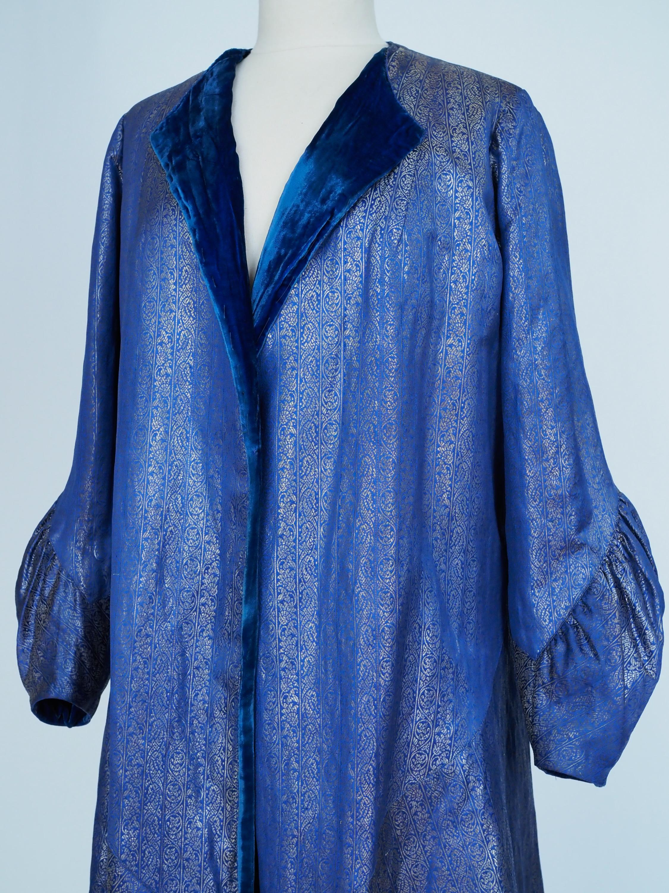 Evening Couture coat in silver lamé by Germaine Lecomte N°03871 Paris Circa 1930 For Sale 4