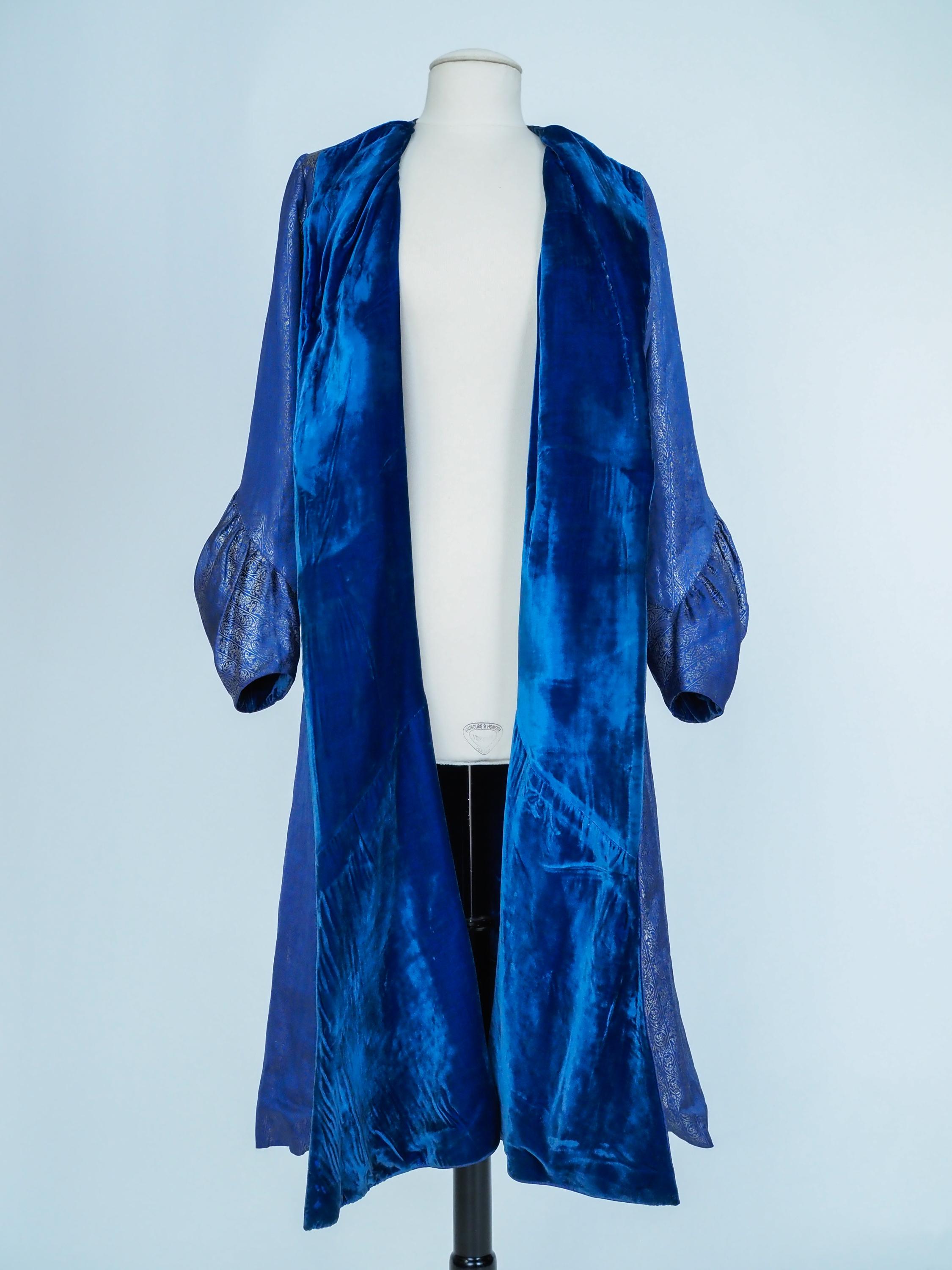 Abendlicher Couture-Mantel aus Silberlamé von Germaine Lecomte N°03871 Paris CIRCA 1930 im Angebot 8