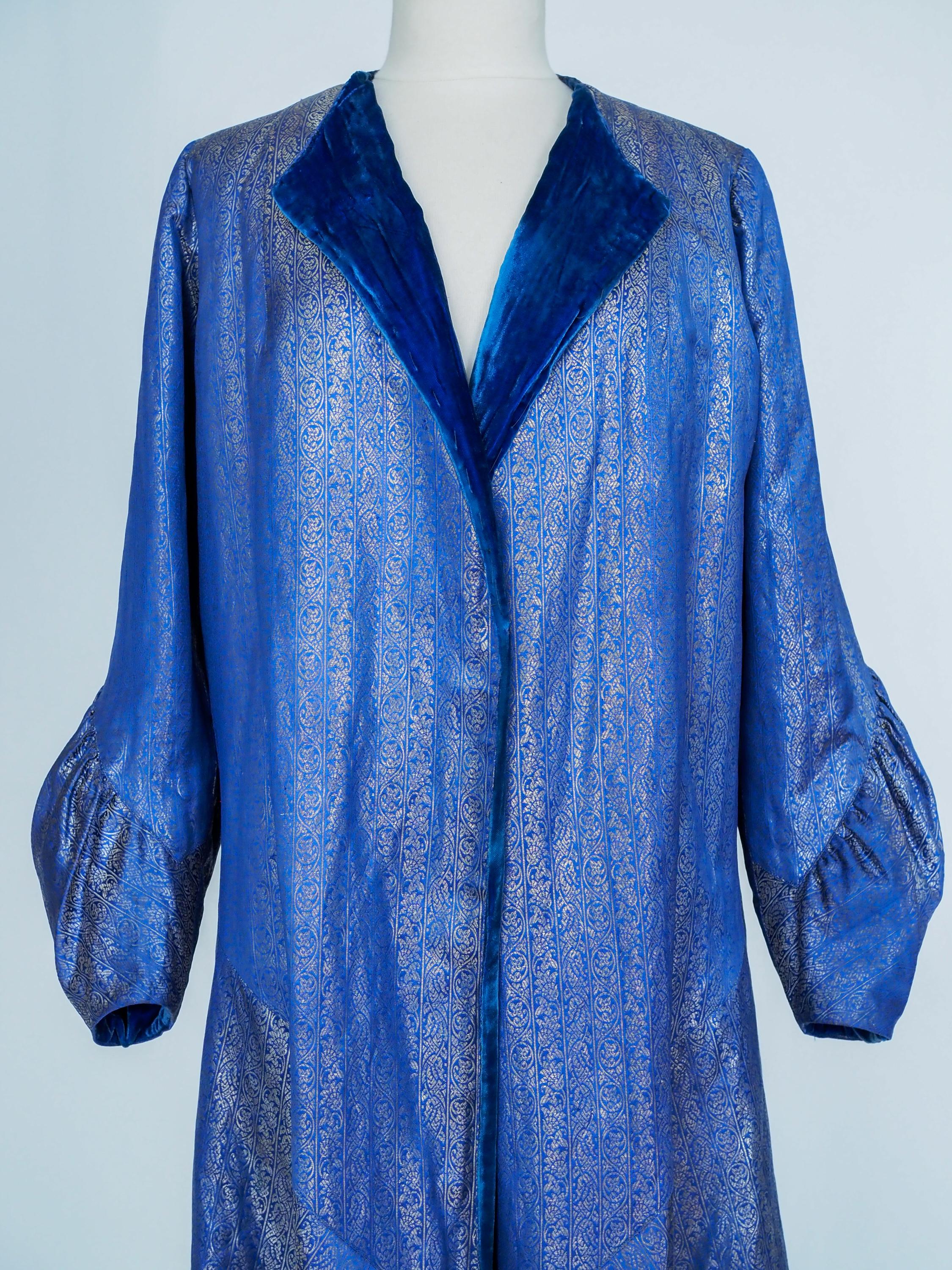 Evening Couture coat in silver lamé by Germaine Lecomte N°03871 Paris Circa 1930 For Sale 10
