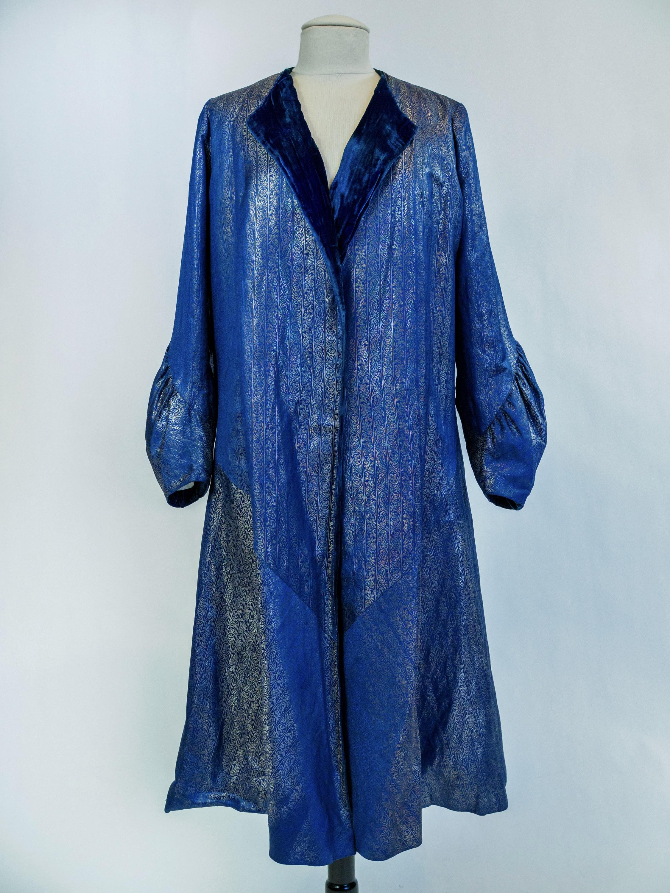 Abendlicher Couture-Mantel aus Silberlamé von Germaine Lecomte N°03871 Paris CIRCA 1930 Damen im Angebot