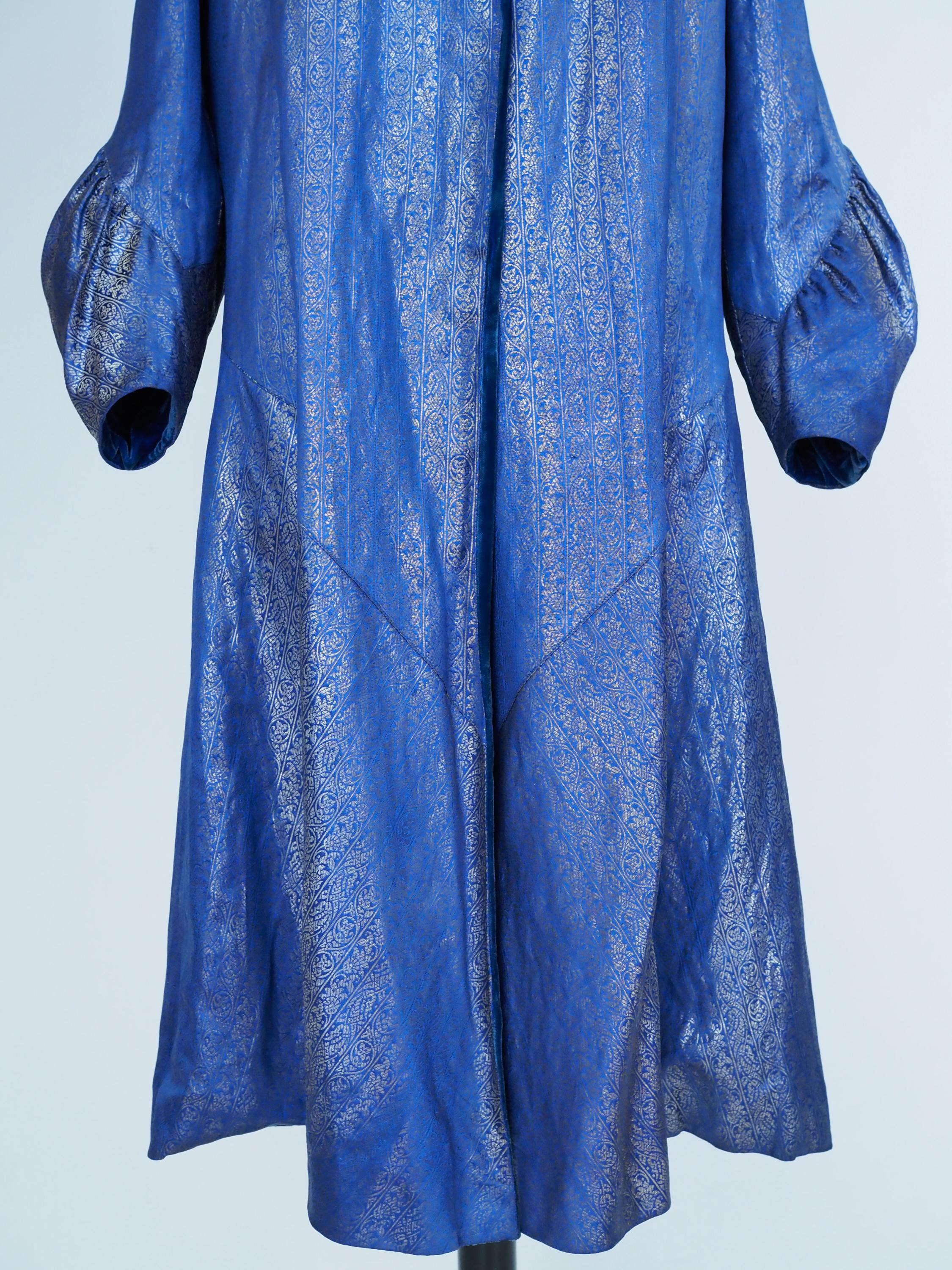 Evening Couture coat in silver lamé by Germaine Lecomte N°03871 Paris Circa 1930 For Sale 1