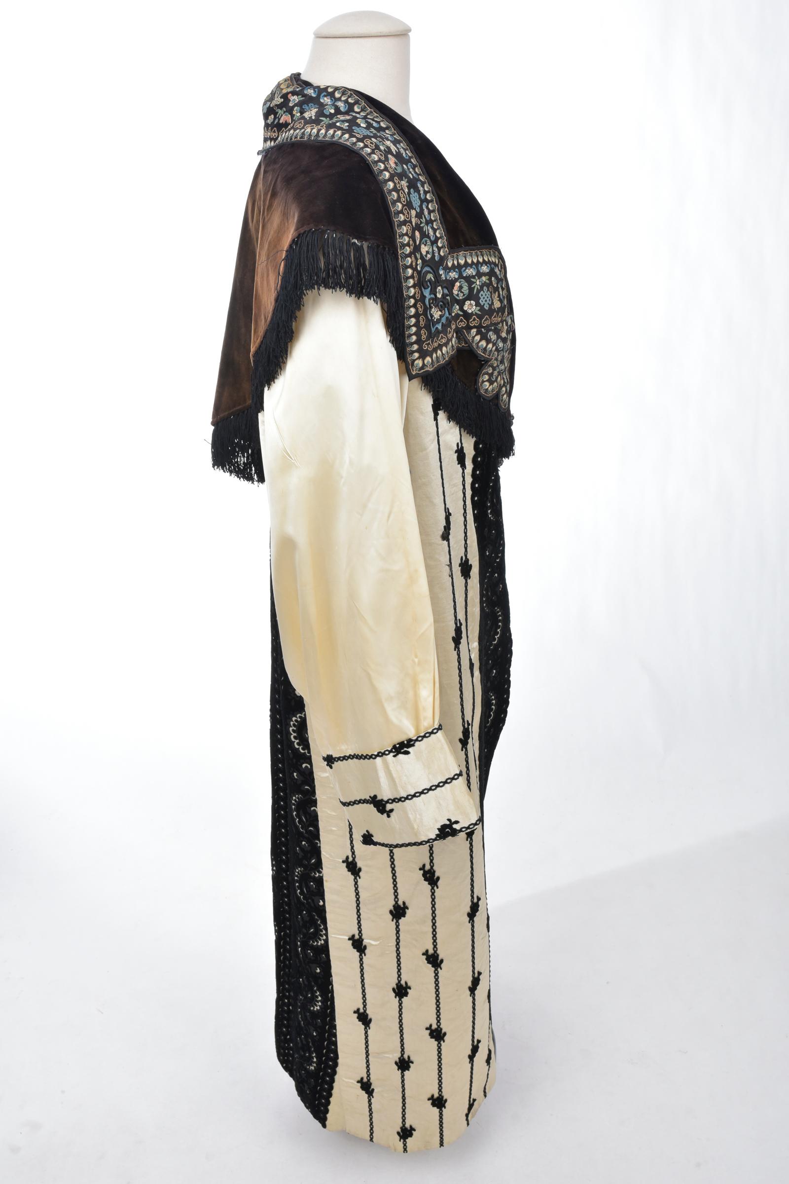 Evening coat in velvet brocaded satin and Qing embroidery  - France Circa 1915 7
