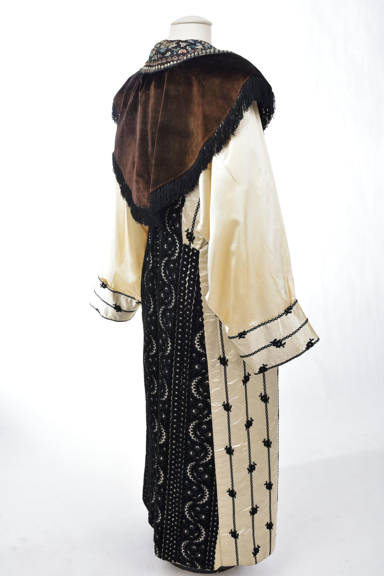Evening coat in velvet brocaded satin and Qing embroidery  - France Circa 1915 8