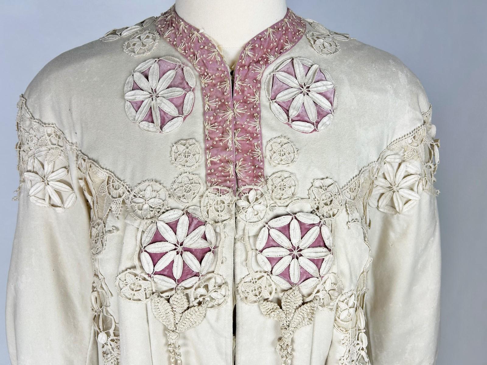 Women's Evening coat in wool felt applied with embroidery, by Chellier Paris Circa 1910 For Sale