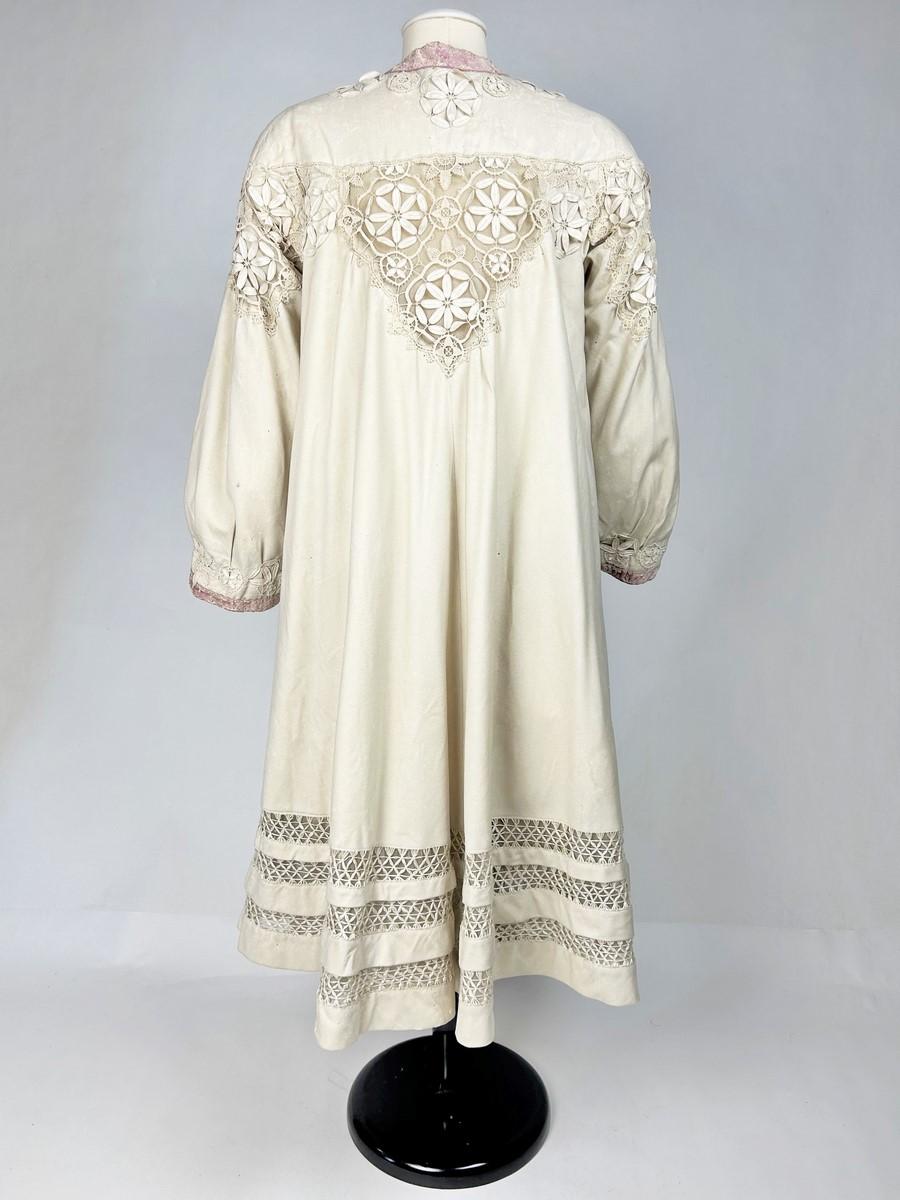 Evening coat in wool felt applied with embroidery, by Chellier Paris Circa 1910 For Sale 3