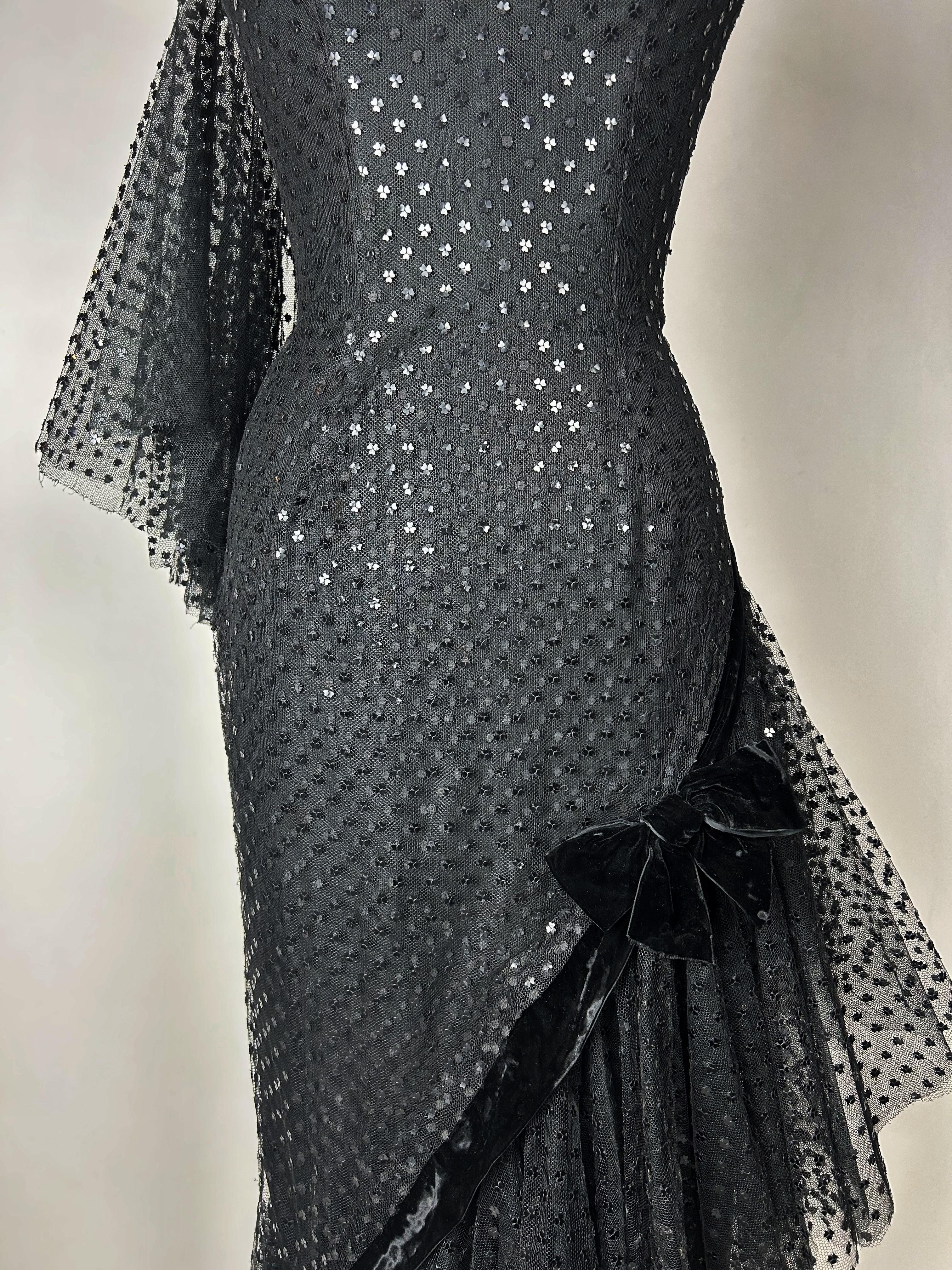 Robe de soirée Couture de Jean Dessès en tulle brodé noir - France C. 1960 en vente 2