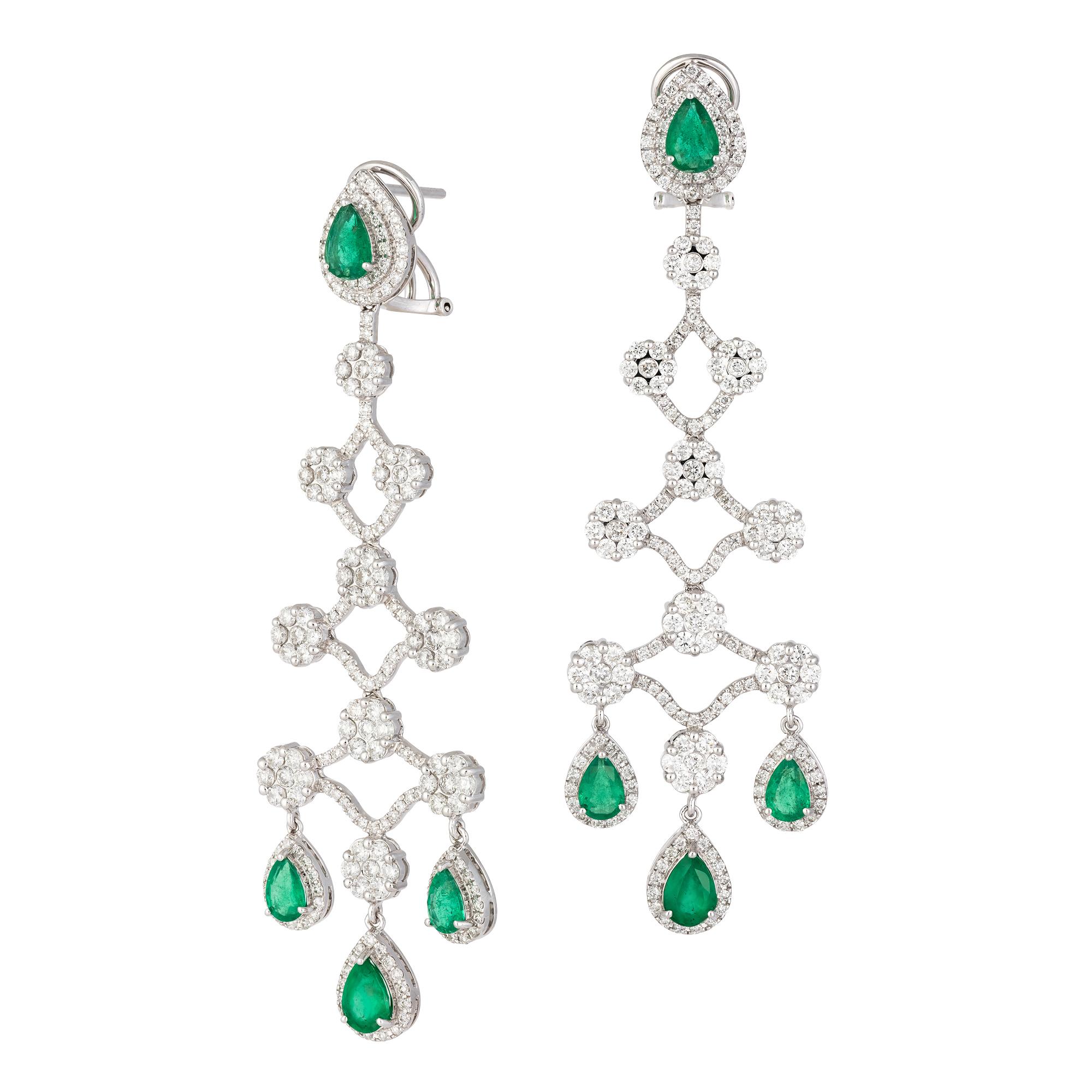 Evening Dangle White Gold 18K Earrings Emerald Diamond for Her In New Condition For Sale In Montreux, CH
