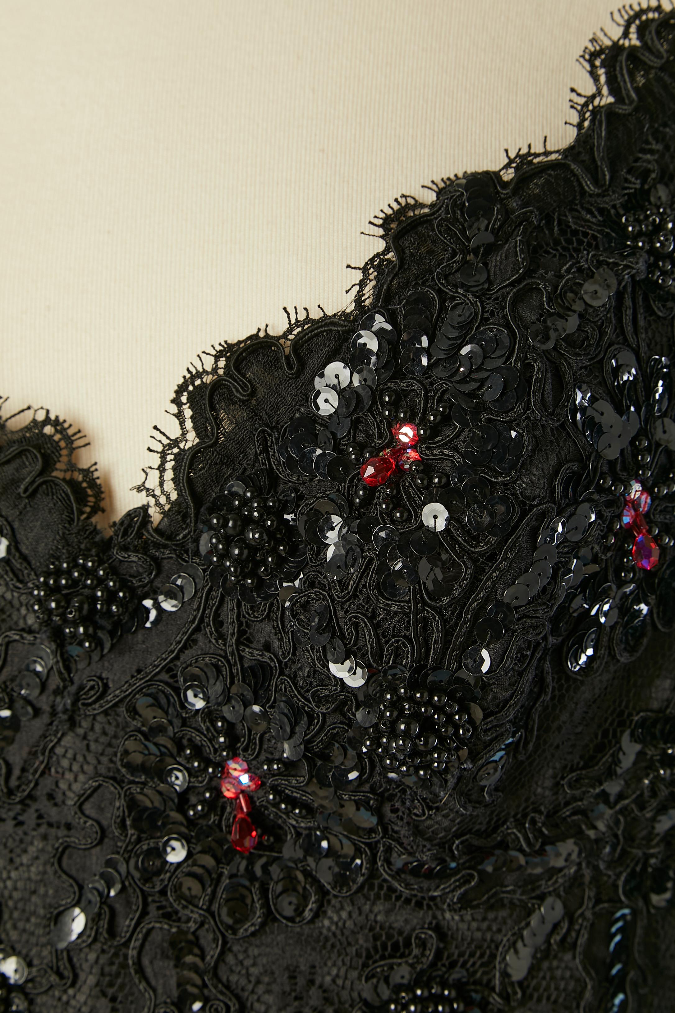Evening dress in black beaded guipure and red satin Scaasi Boutique for Saks  In Excellent Condition For Sale In Saint-Ouen-Sur-Seine, FR
