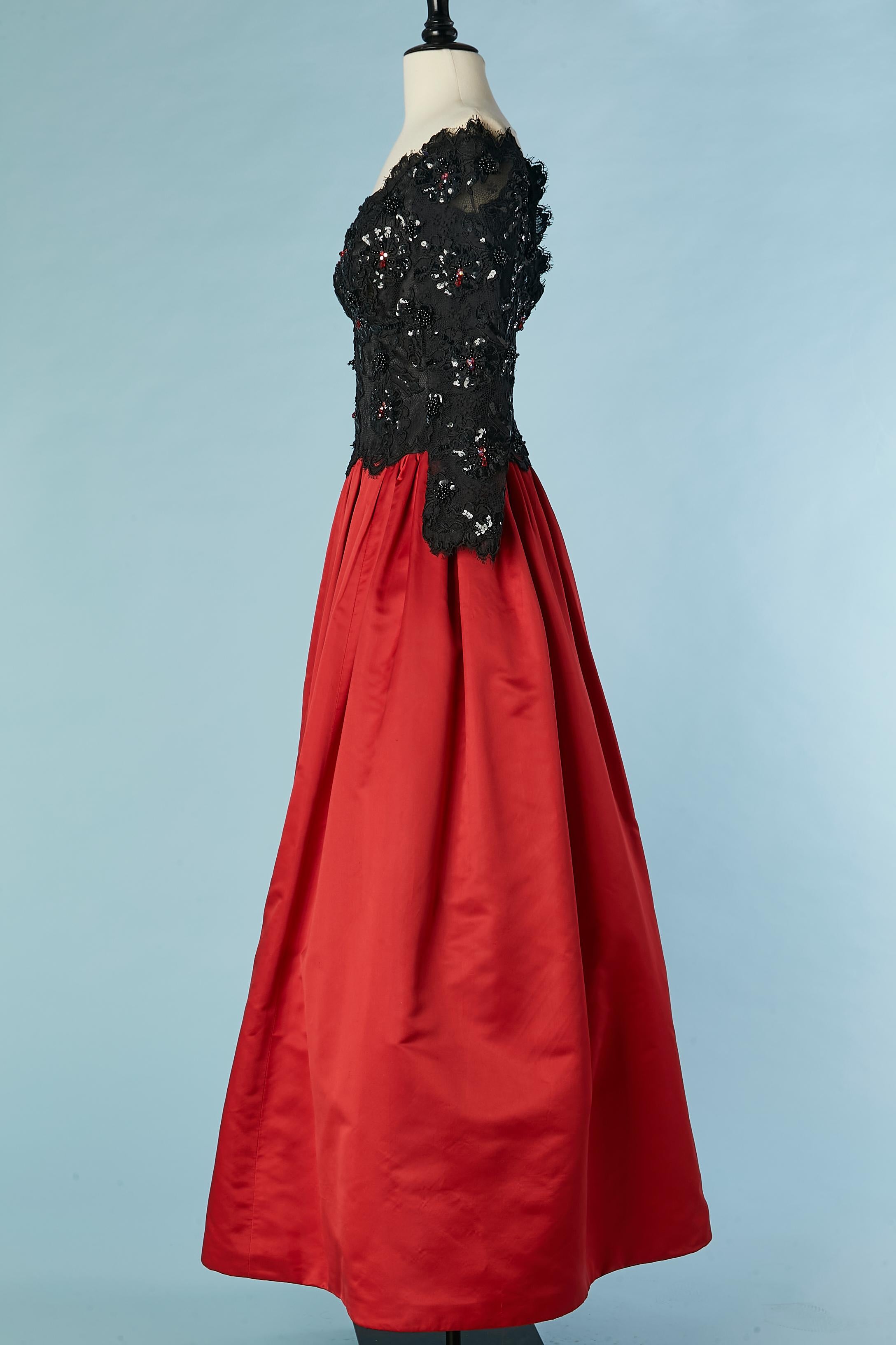 Evening dress in black beaded guipure and red satin Scaasi Boutique for Saks  For Sale 3