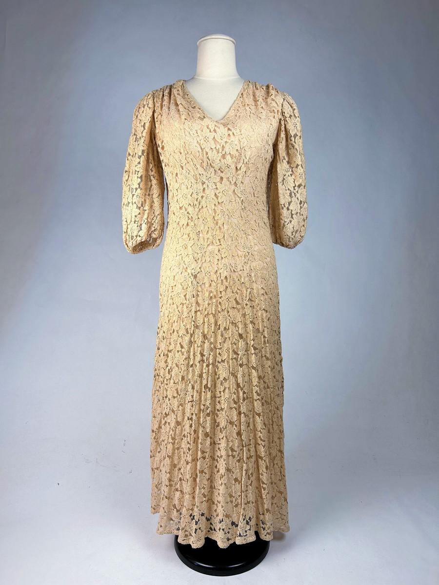 Women's Evening dress in Caudry lace - France or Europe Circa 1935-1942 For Sale