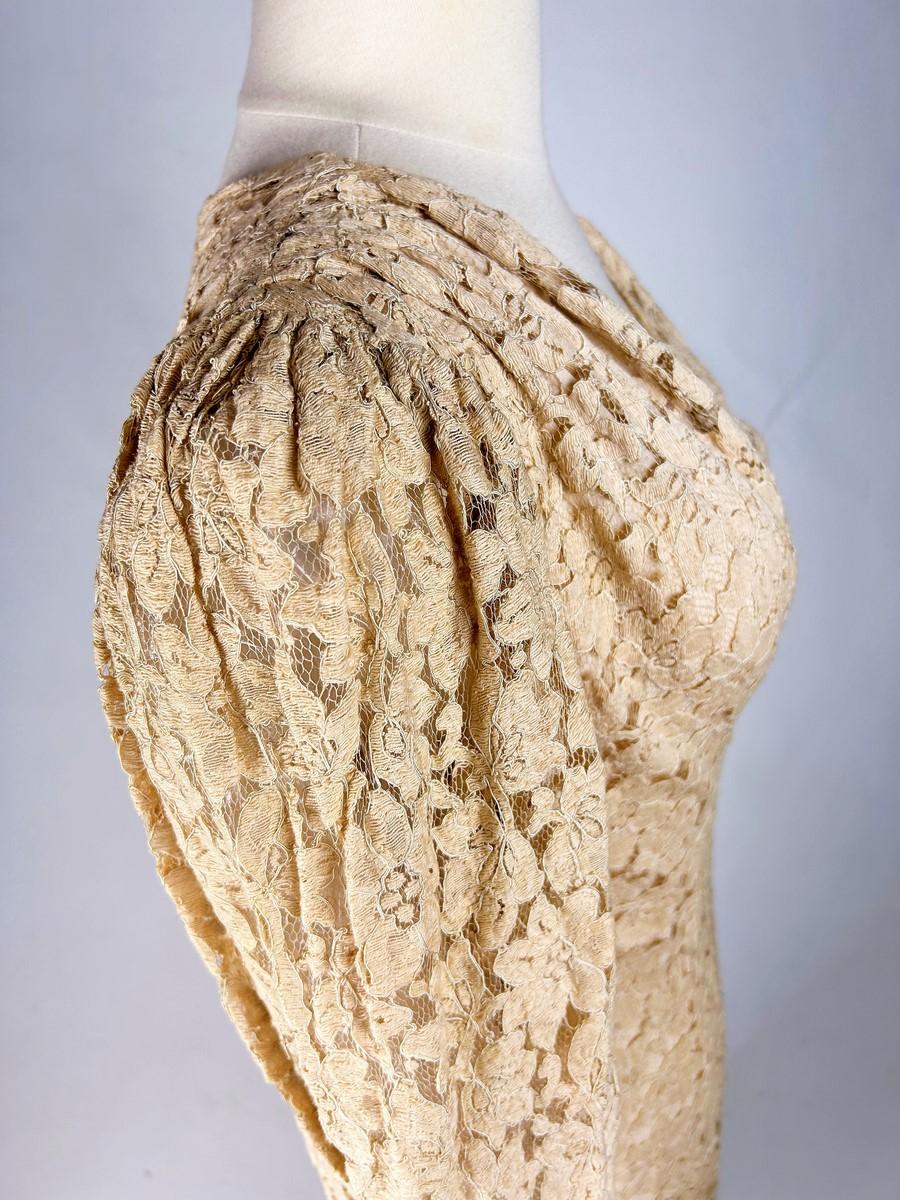 Evening dress in Caudry lace - France or Europe Circa 1935-1942 For Sale 3