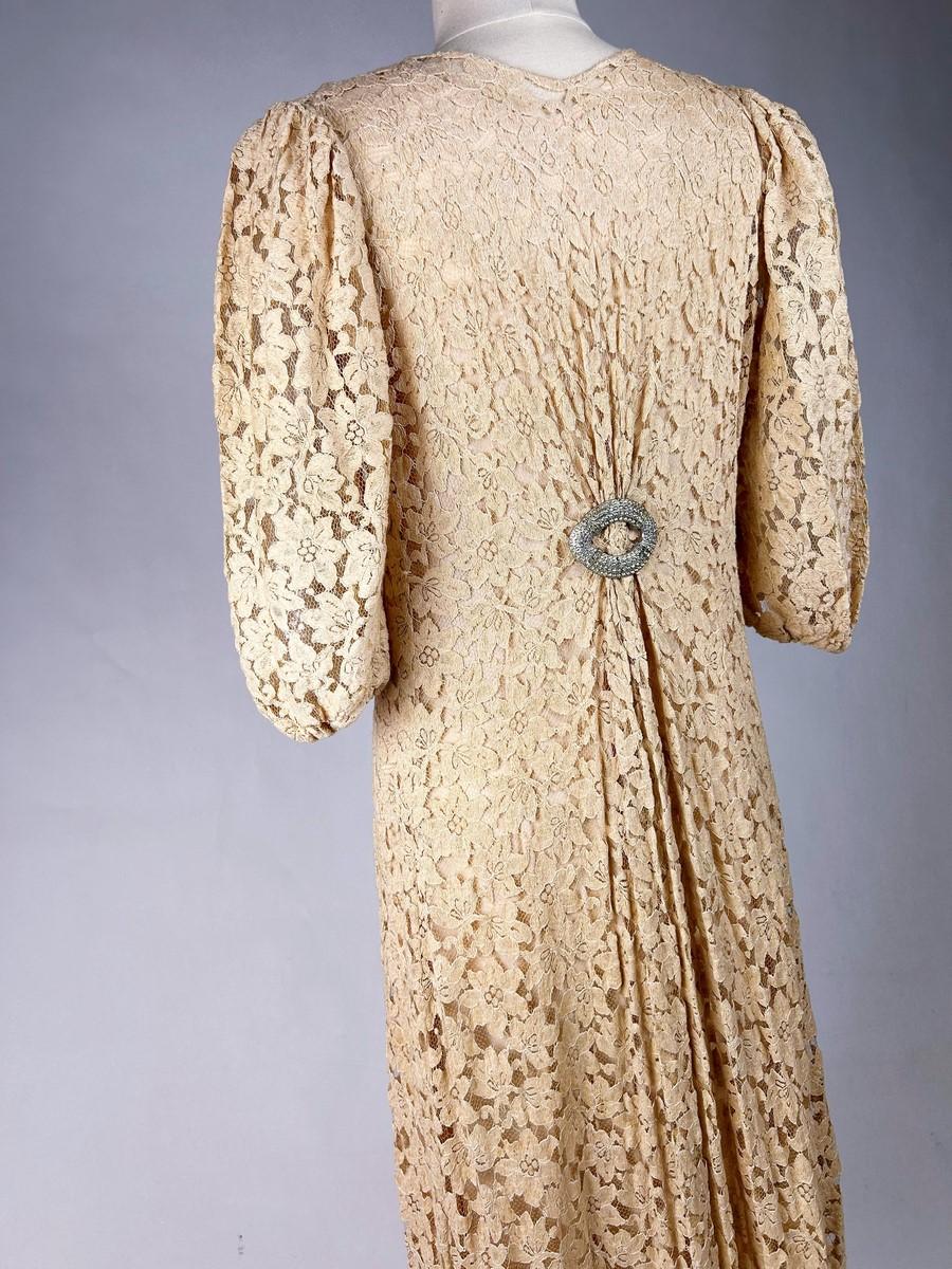Evening dress in Caudry lace - France or Europe Circa 1935-1942 For Sale 5