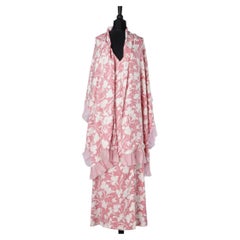 Robe de soirée imprimée de fleurs roses et blanches  jacquard avec châle André Laug
