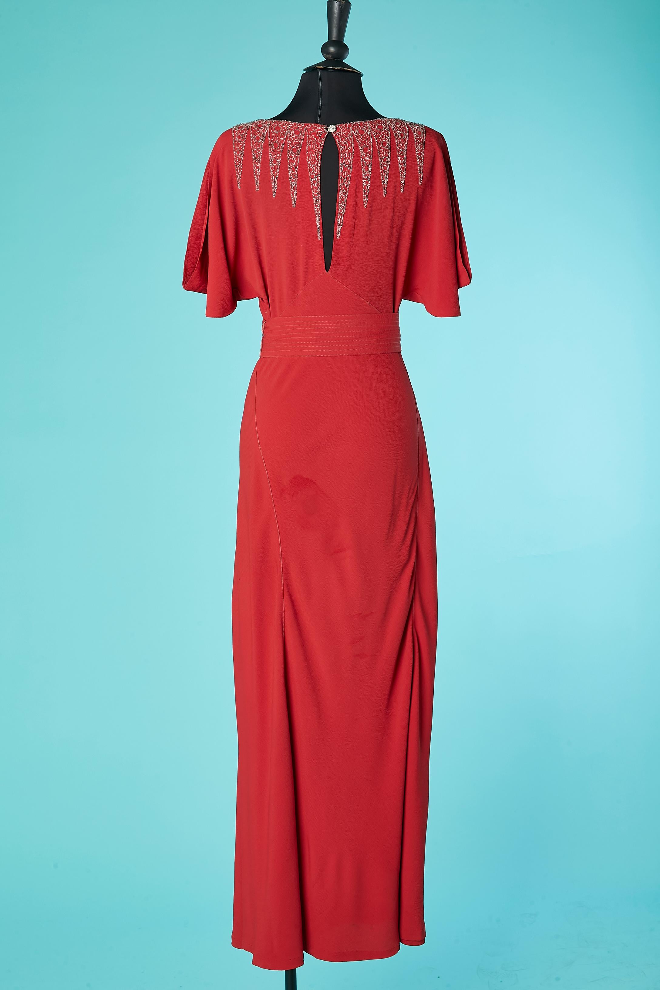 Women's Evening dress in red crêpe with beadwork neckline and bow-belt  Circa 1930's  For Sale