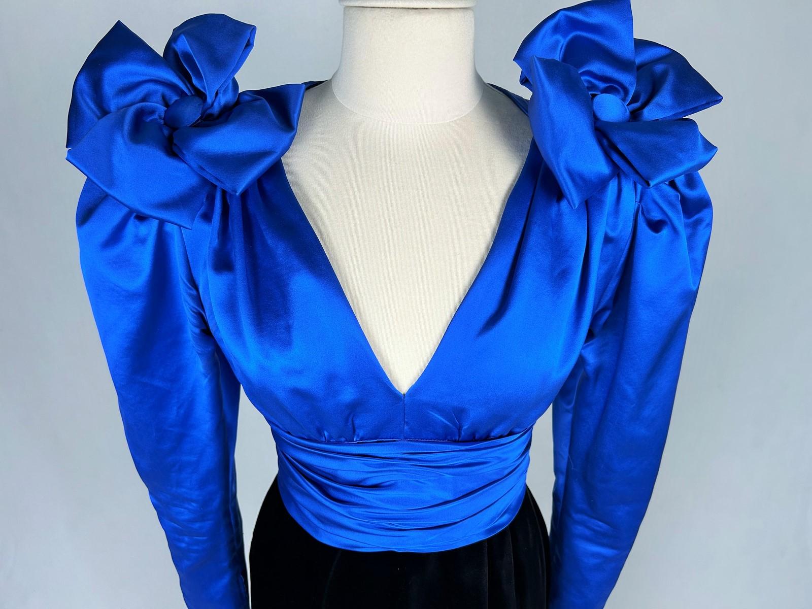 Women's Evening dress in satin and velvet by Gérard Pipart for Nina Ricci - Paris Circa For Sale