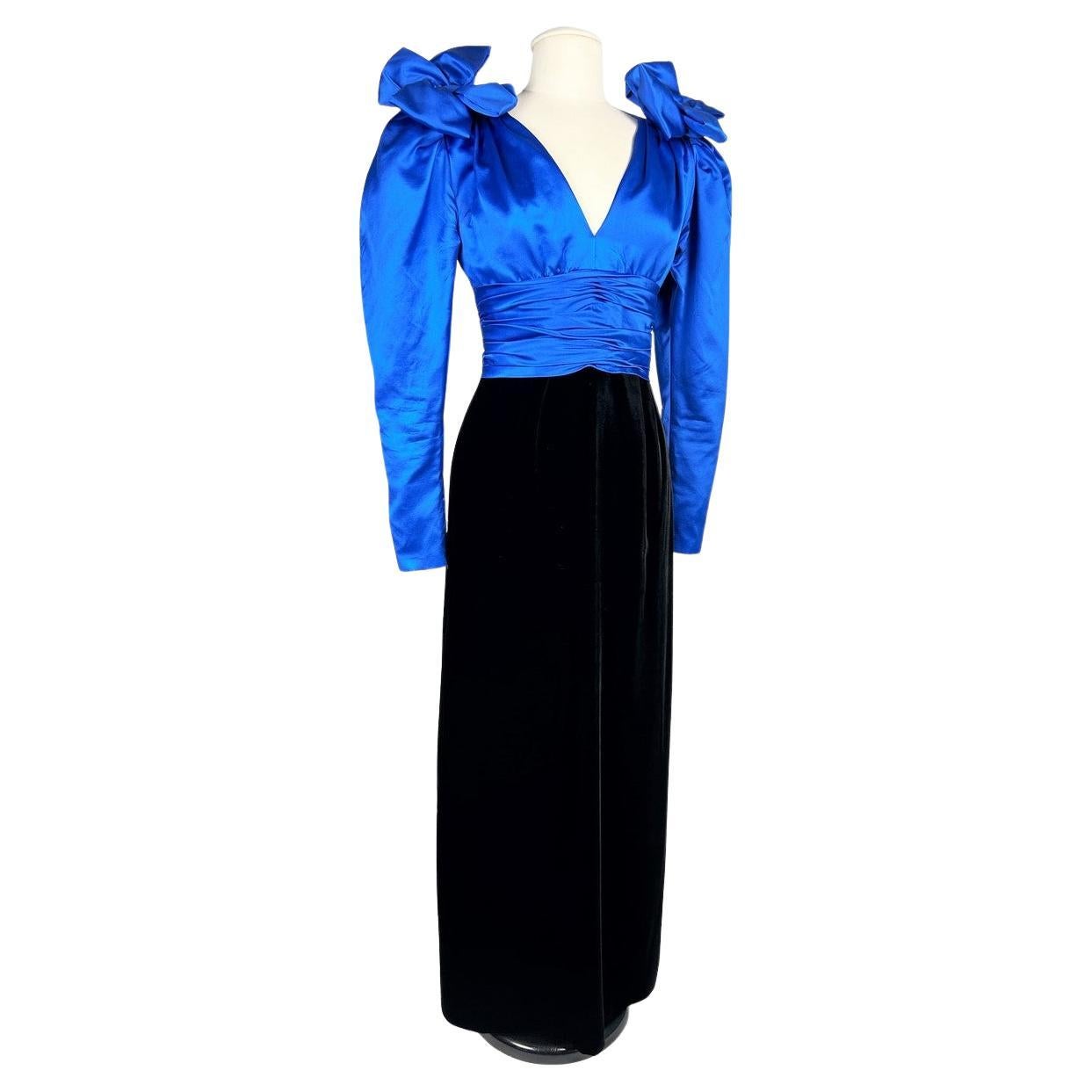 Evening dress in satin and velvet by Gérard Pipart for Nina Ricci - Paris Circa For Sale