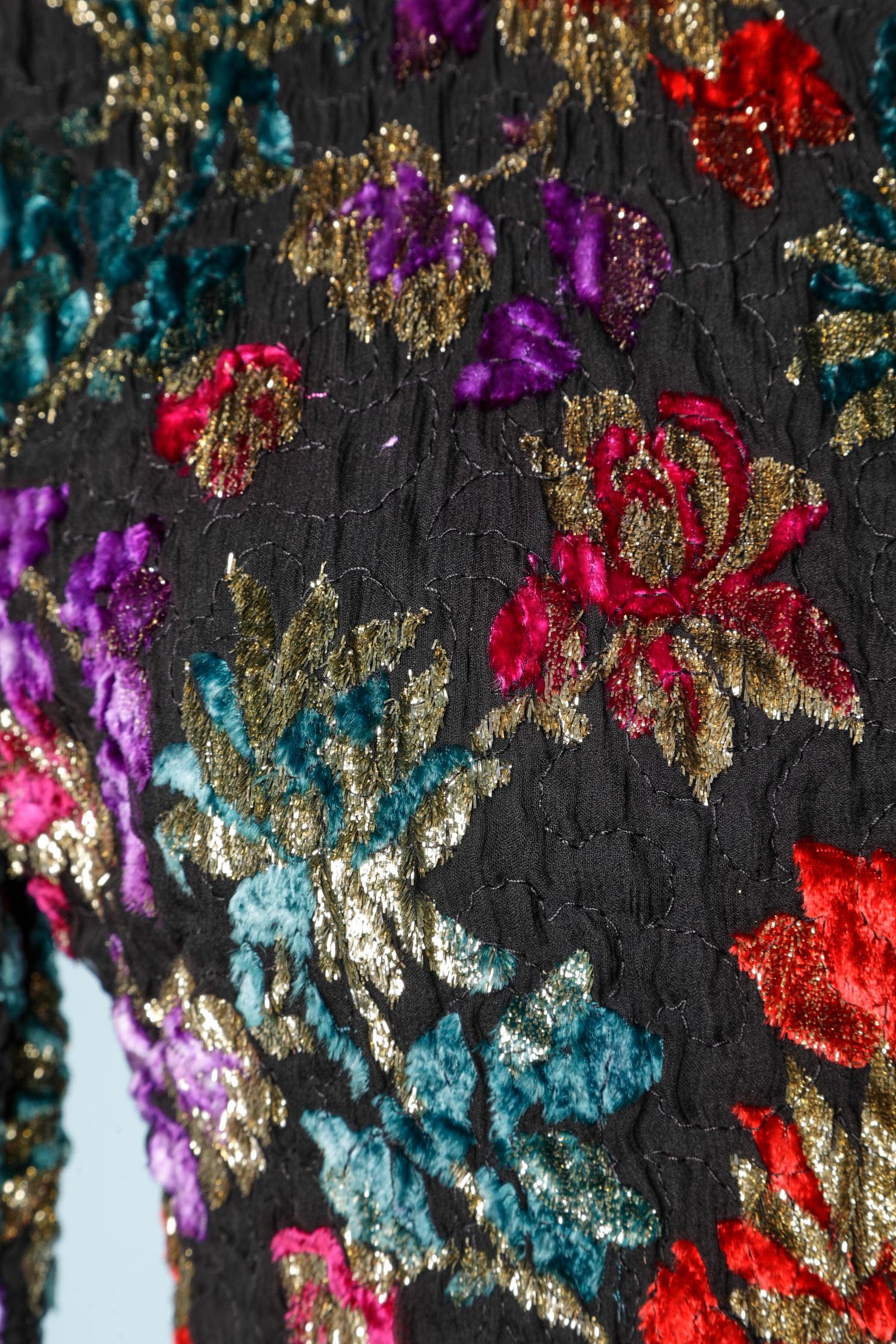 Evening dress in velvet lurex with flower pattern.
Size M (38)