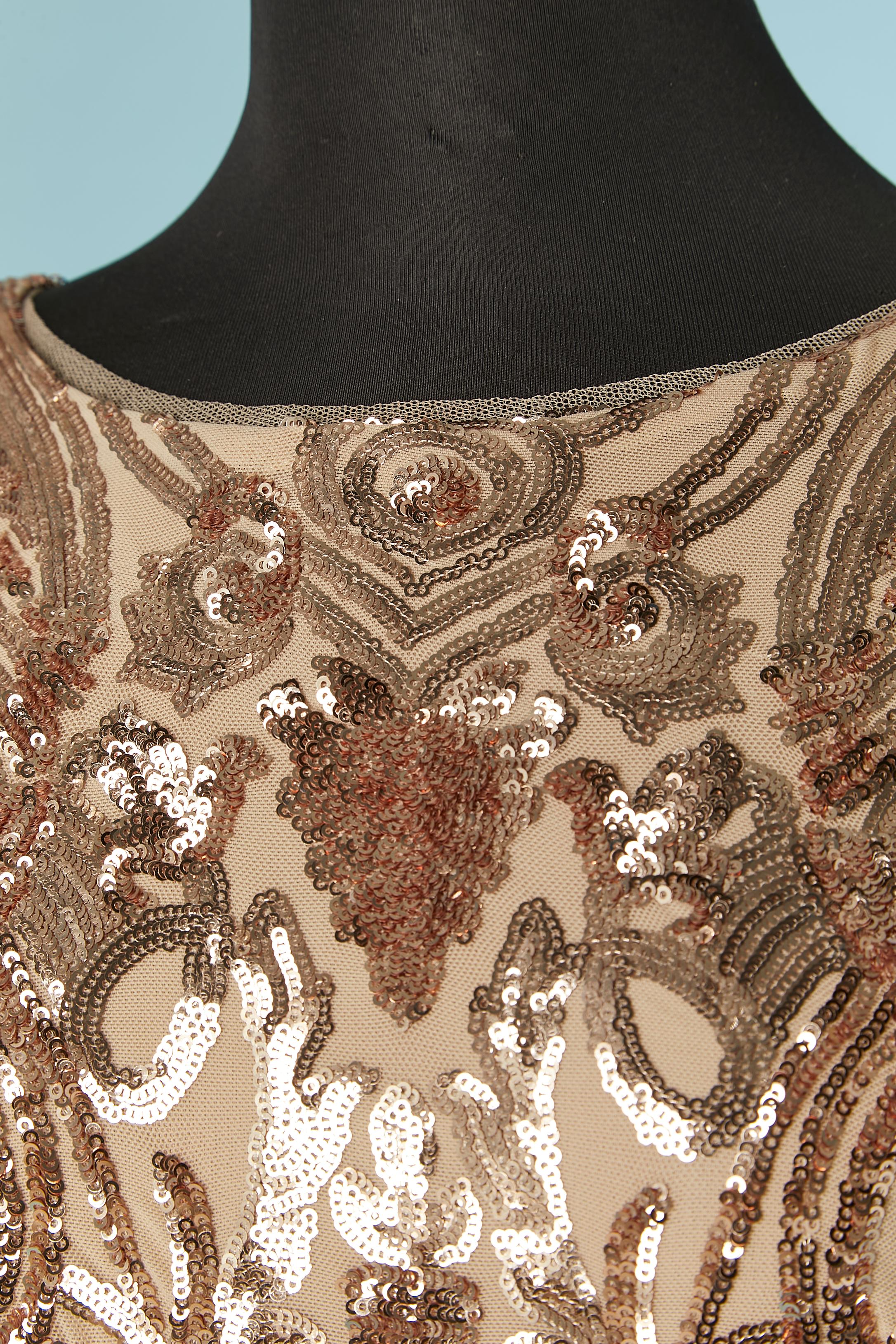 Evening dress with copper sequins on tulle base Betsy Adam In Excellent Condition For Sale In Saint-Ouen-Sur-Seine, FR