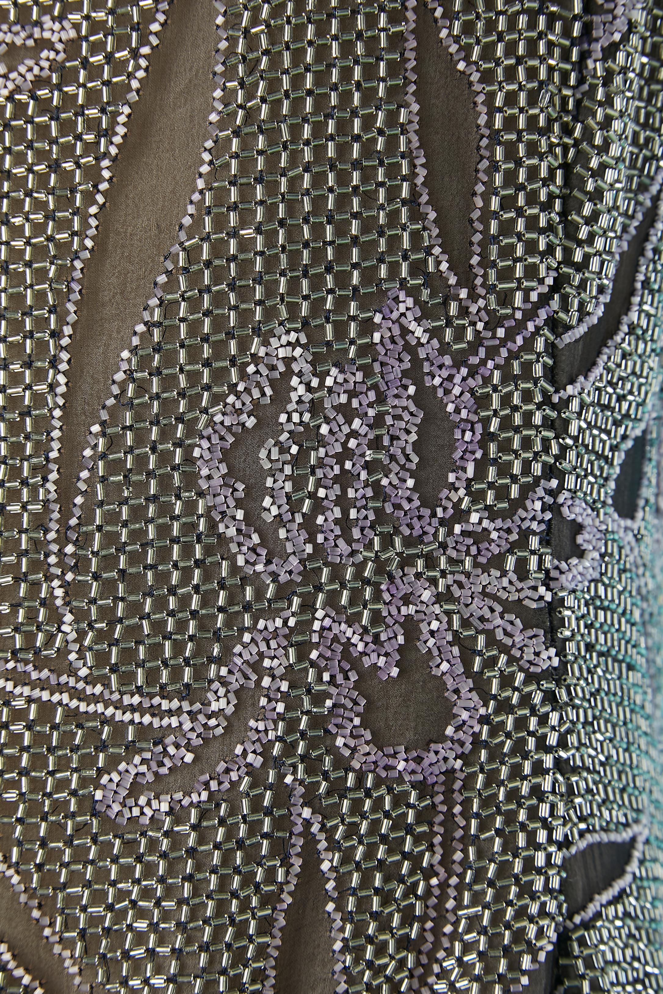 Noir Robe de soirée avec broderies Iris  Reproduction Givenchy par Adrienne  en vente