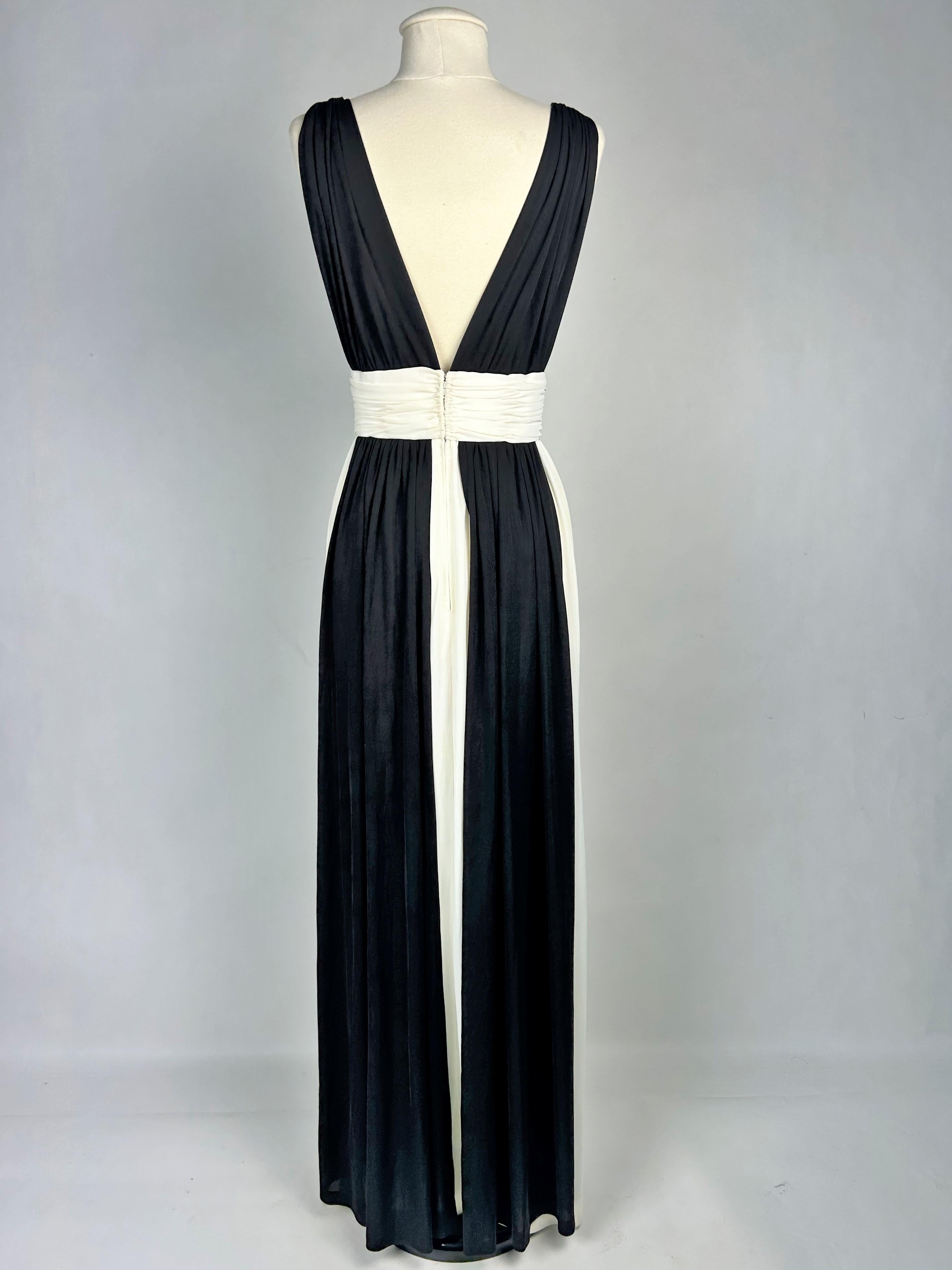 Abendkleid von Loris Azzaro aus schwarzem und weißem Seidenjersey - Paris CIRCA 1980 im Angebot 5