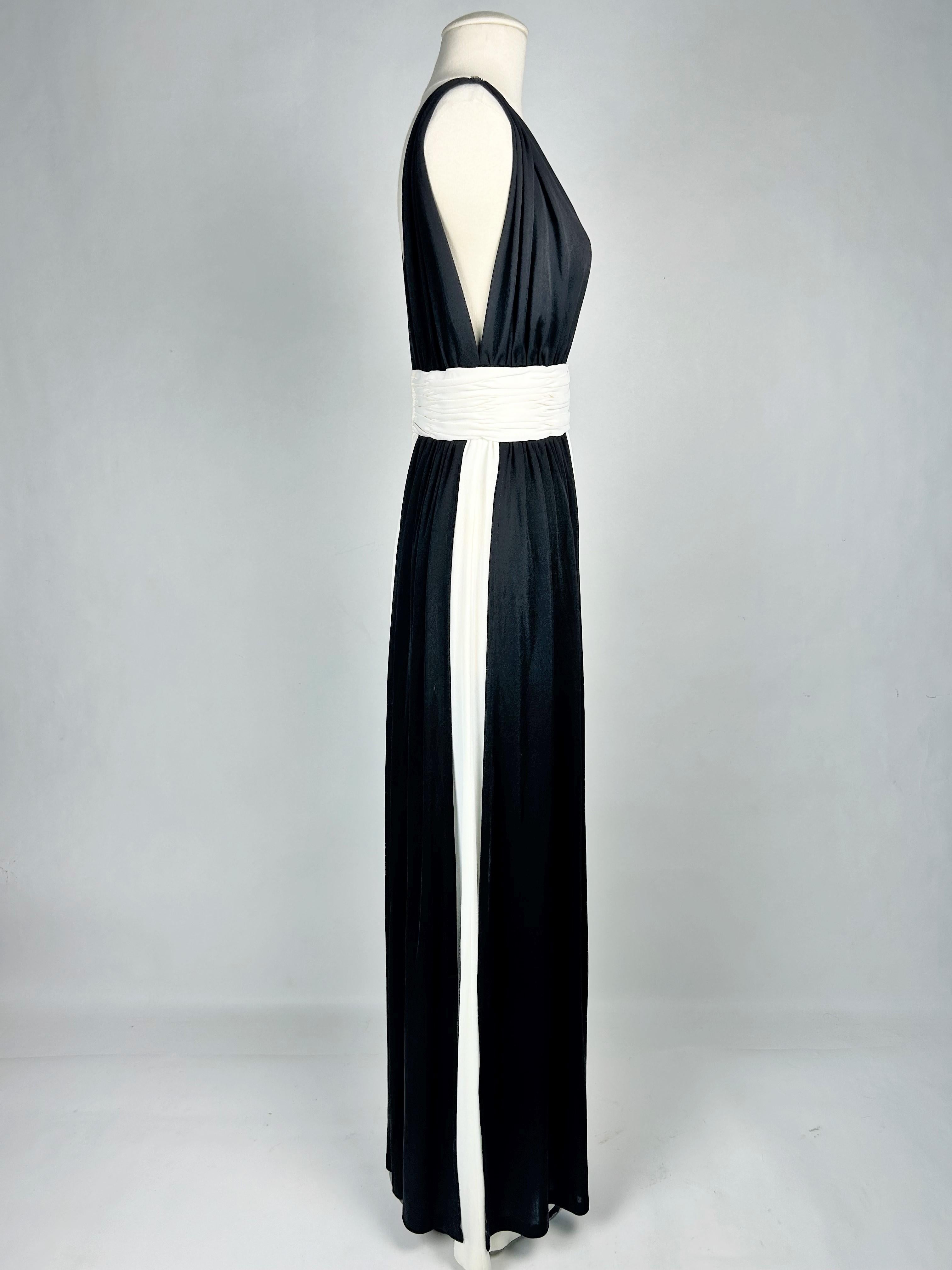 Abendkleid von Loris Azzaro aus schwarzem und weißem Seidenjersey - Paris CIRCA 1980 im Angebot 2