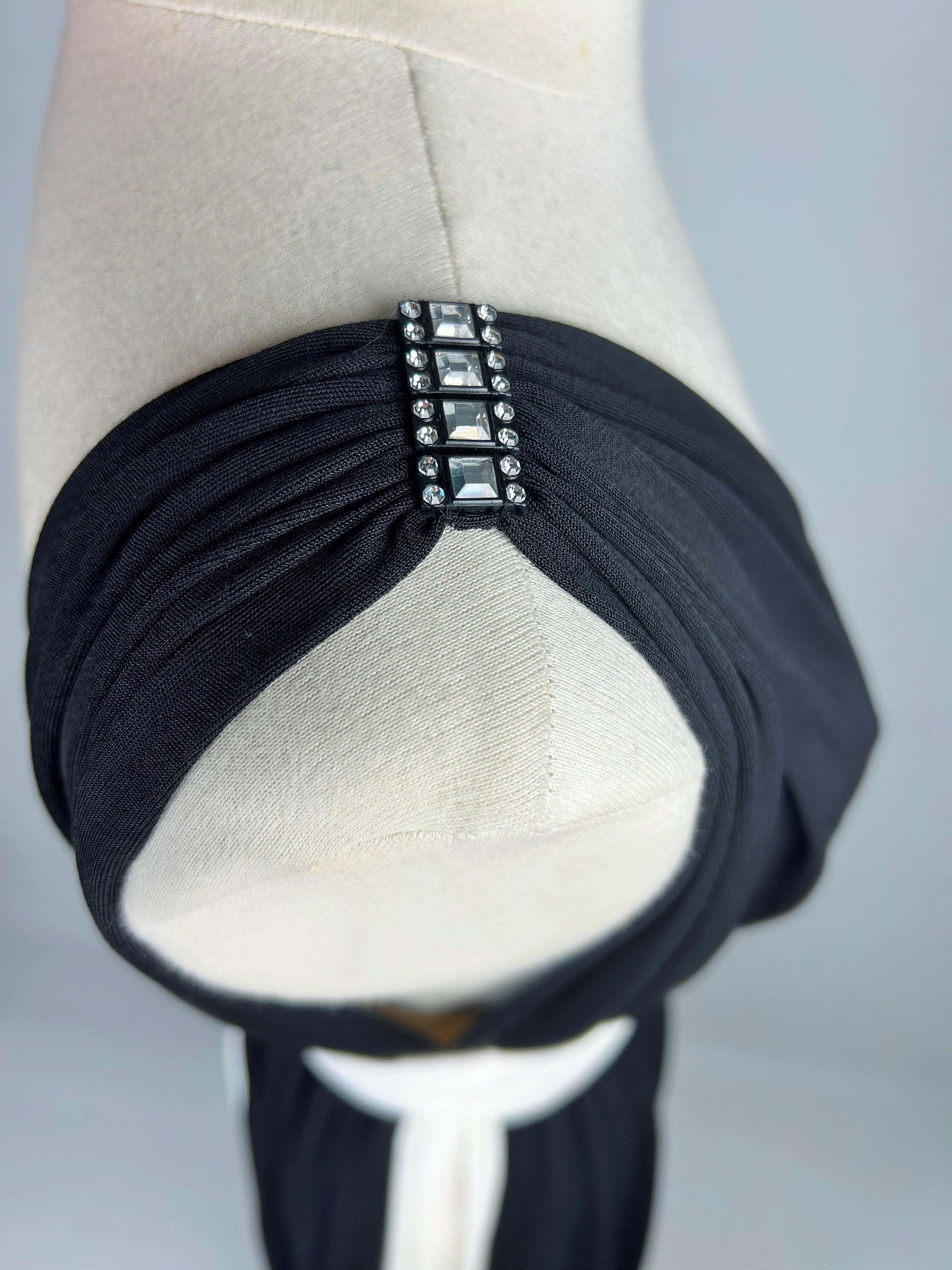 Abendkleid von Loris Azzaro aus schwarzem und weißem Seidenjersey - Paris CIRCA 1980 im Angebot 3