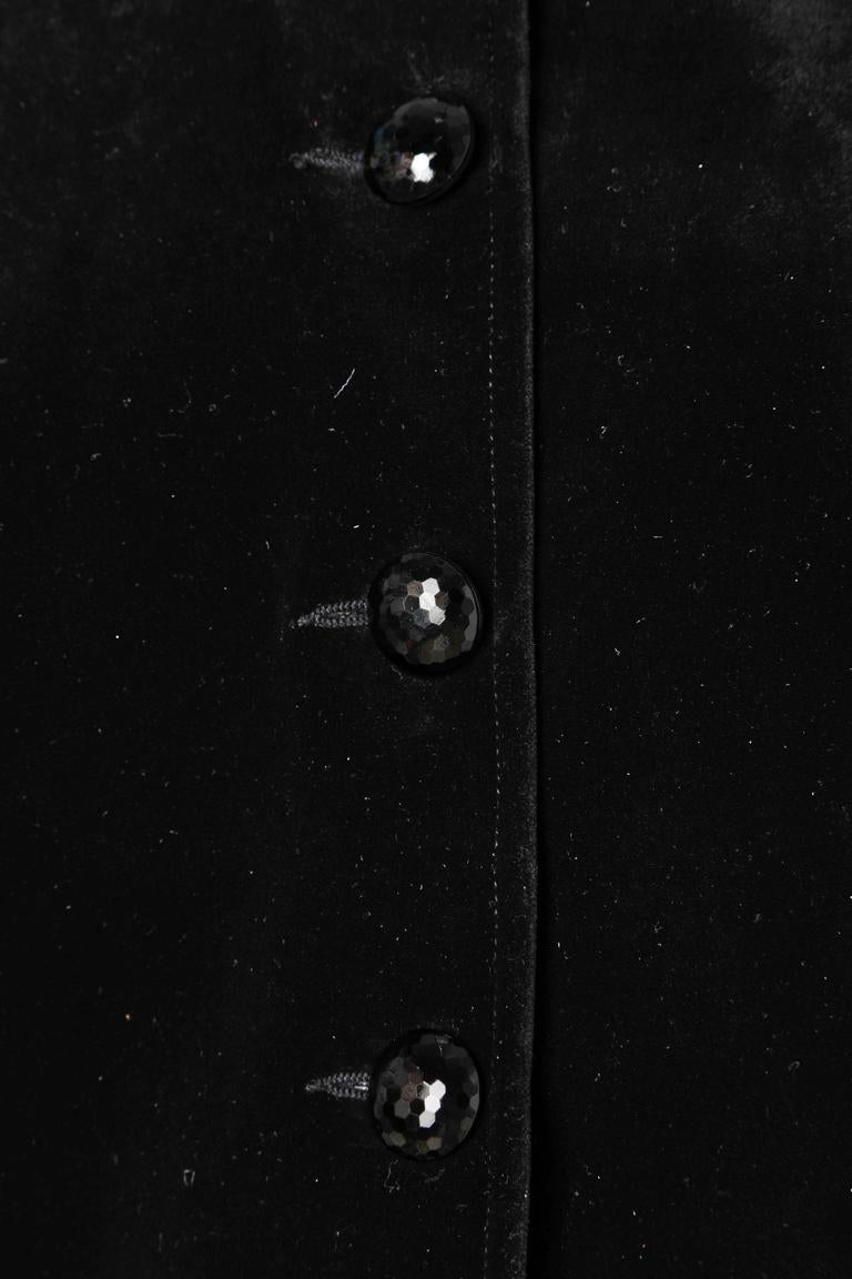 Evening jacket in black velvet and black taffetas balloon sleeves.
Shoulder pads.
SIZE 38 (M) 