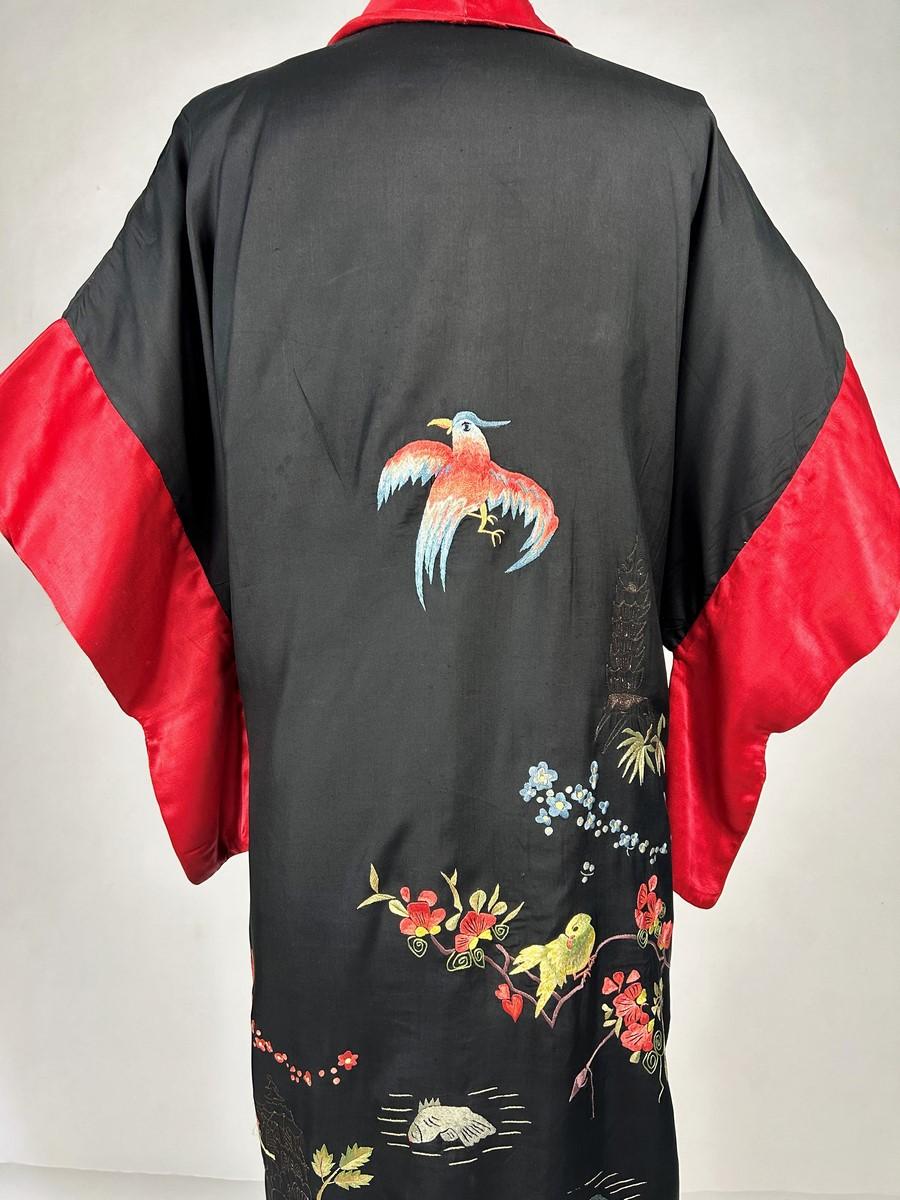 Evening kimono in taffeta embroidered with chinoiseries - France Circa 1920 For Sale 5
