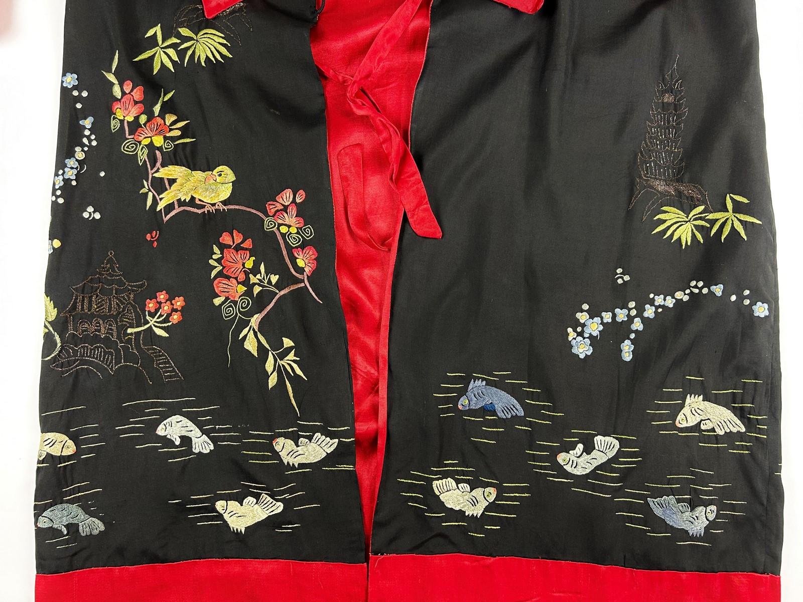 Evening kimono in taffeta embroidered with chinoiseries - France Circa 1920 For Sale 9