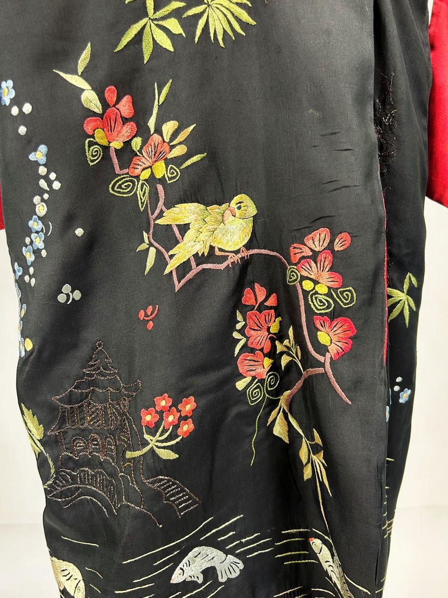 Black Evening kimono in taffeta embroidered with chinoiseries - France Circa 1920 For Sale