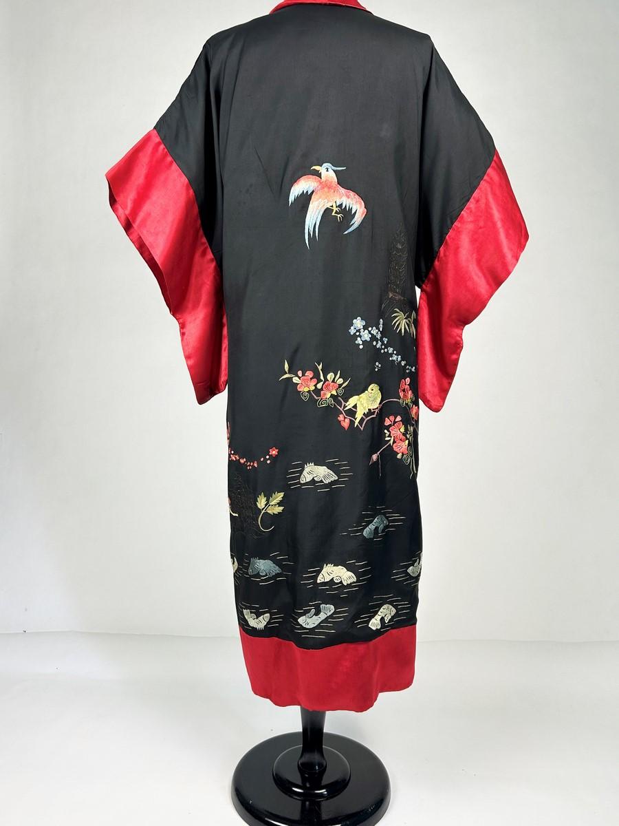 Evening kimono in taffeta embroidered with chinoiseries - France Circa 1920 For Sale 3