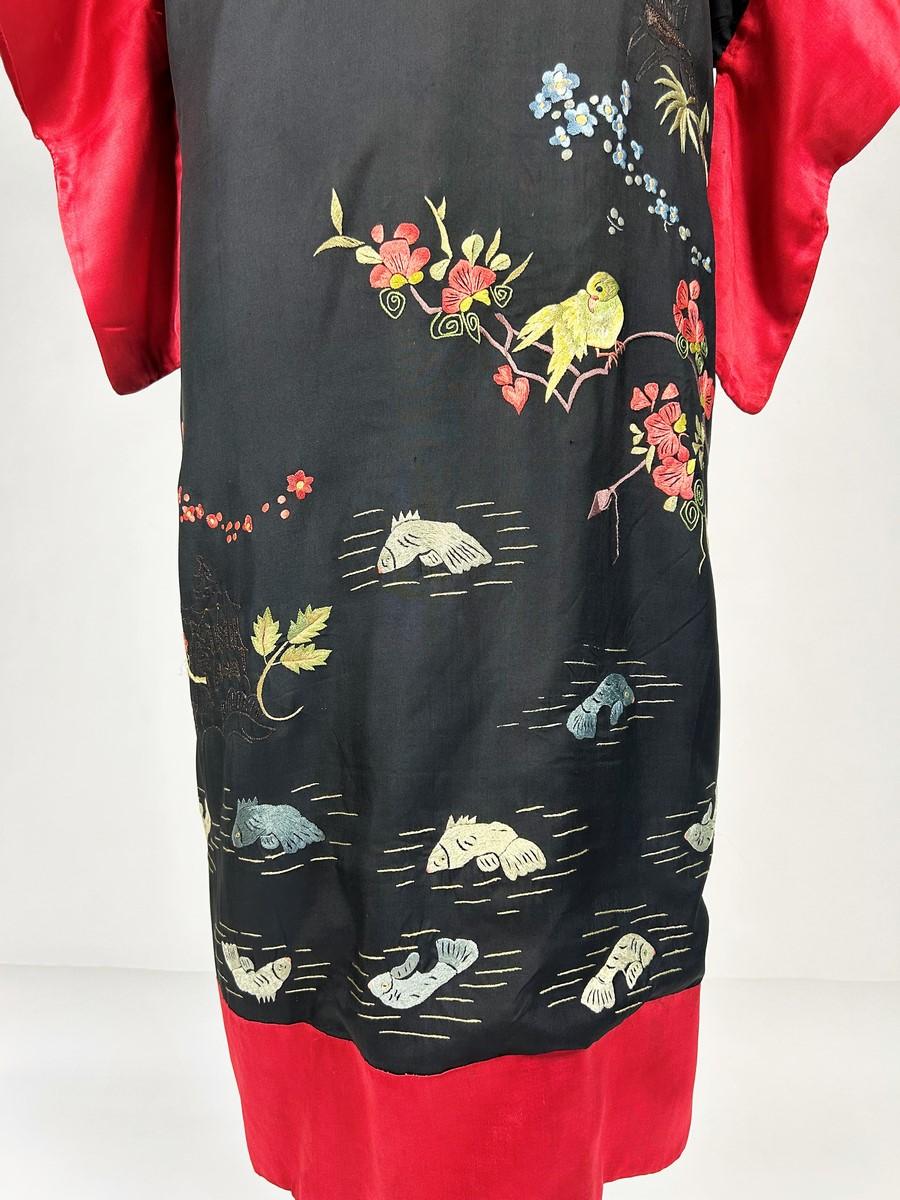 Evening kimono in taffeta embroidered with chinoiseries - France Circa 1920 For Sale 4