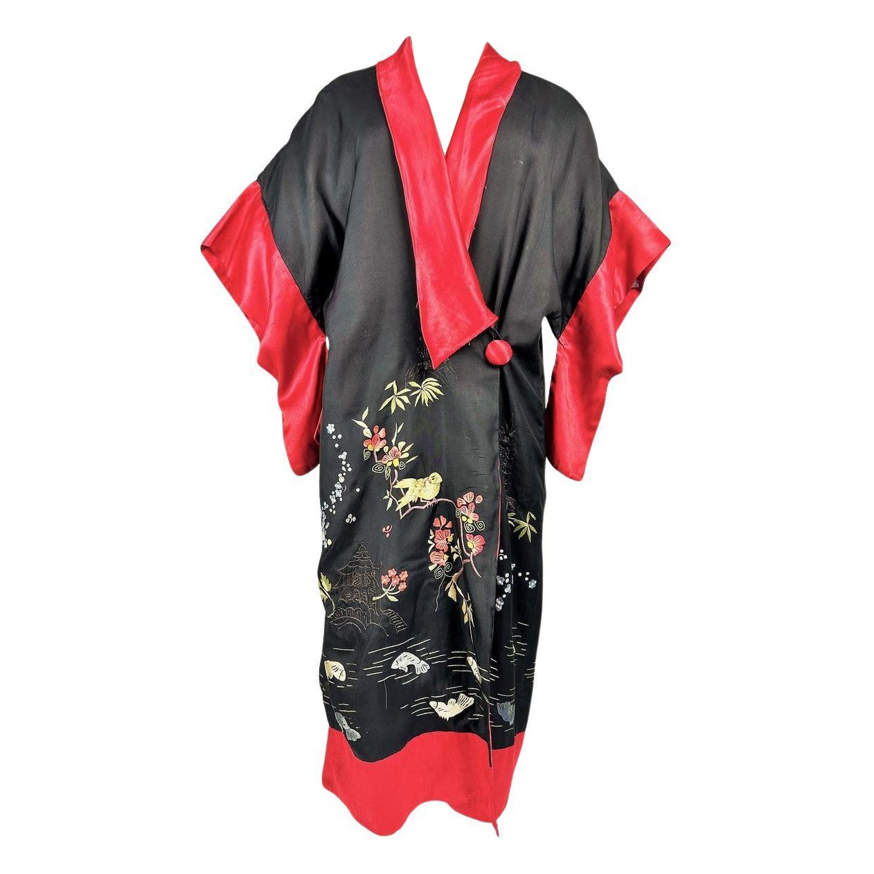 Evening kimono in taffeta embroidered with chinoiseries - France Circa 1920 For Sale