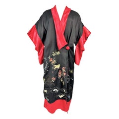 Evening kimono in taffeta embroidered with chinoiseries - France Circa 1920